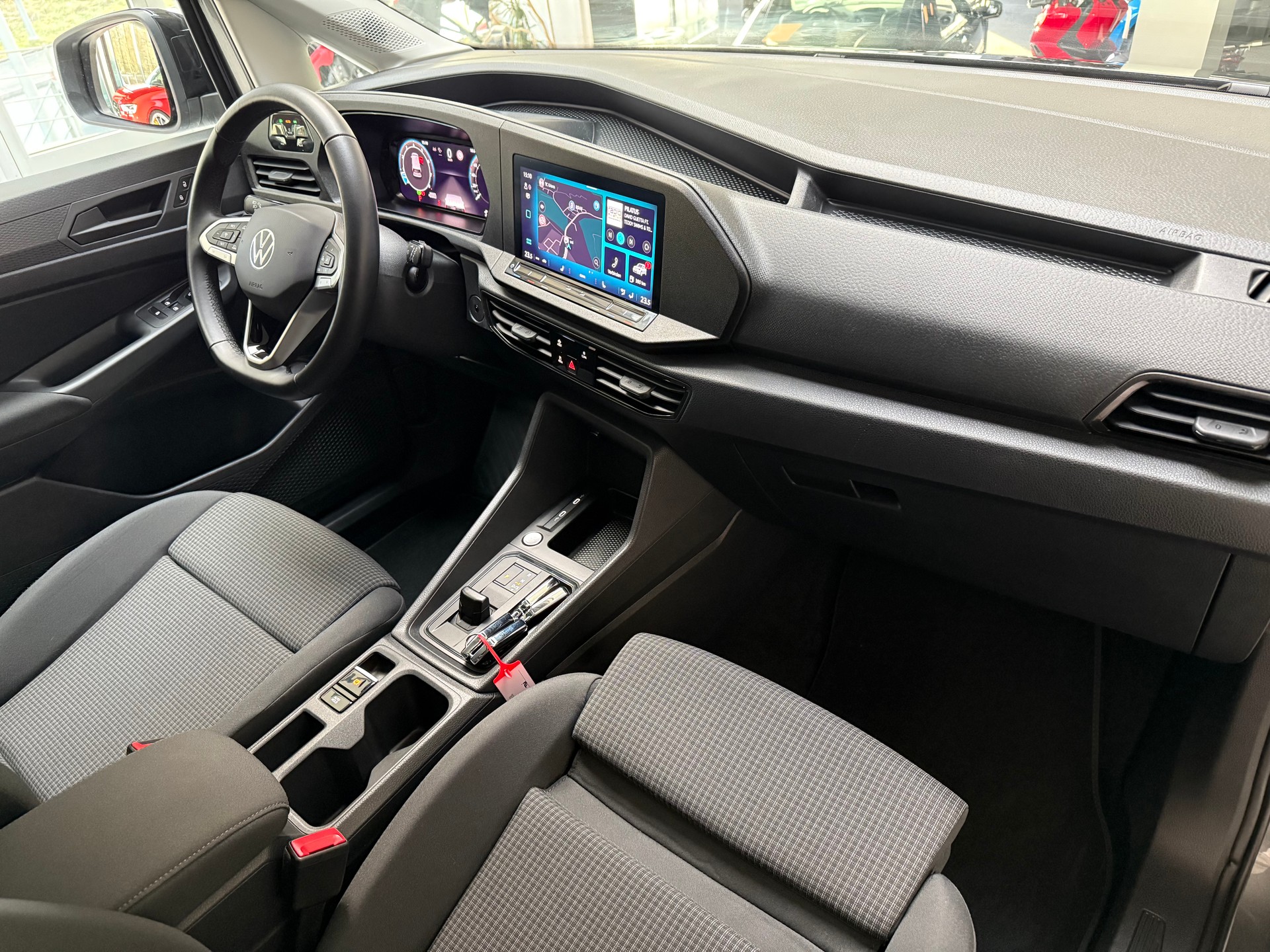 VW Caddy 1.5 TSI Liberty DSG * CH * Werksgarantie *-image-8
