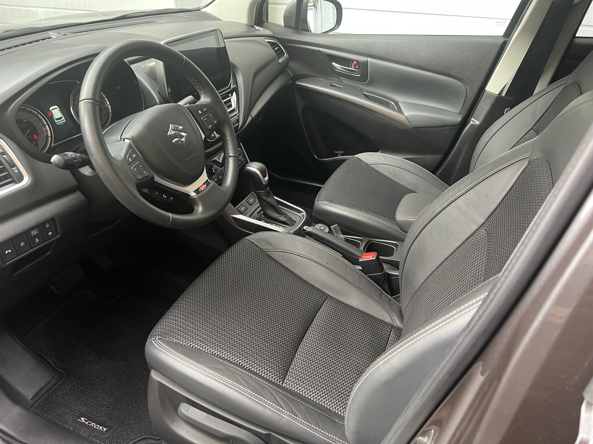 SUZUKI S-Cross 1.5 Compact Top Hybrid-image-7