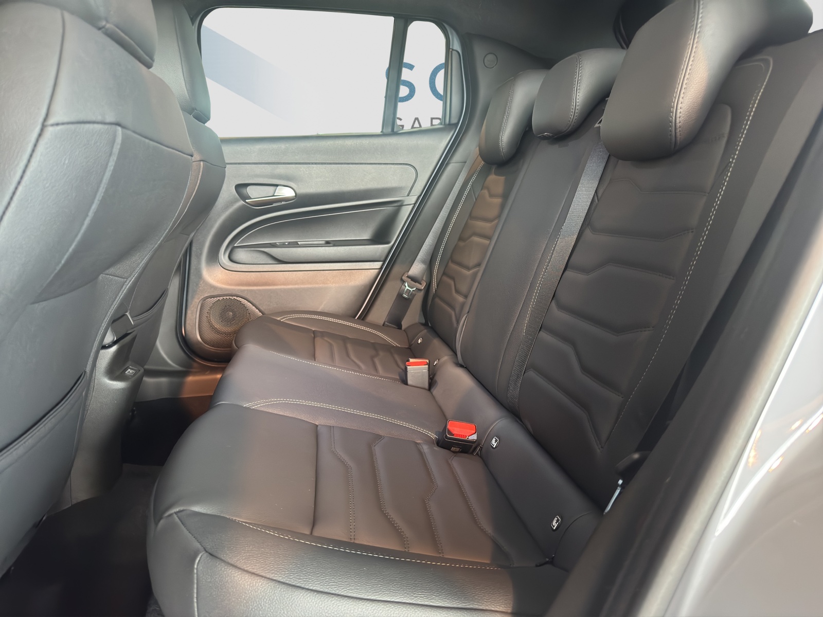 JEEP AVENGER 1.2 MHEV Overland 4-image-7