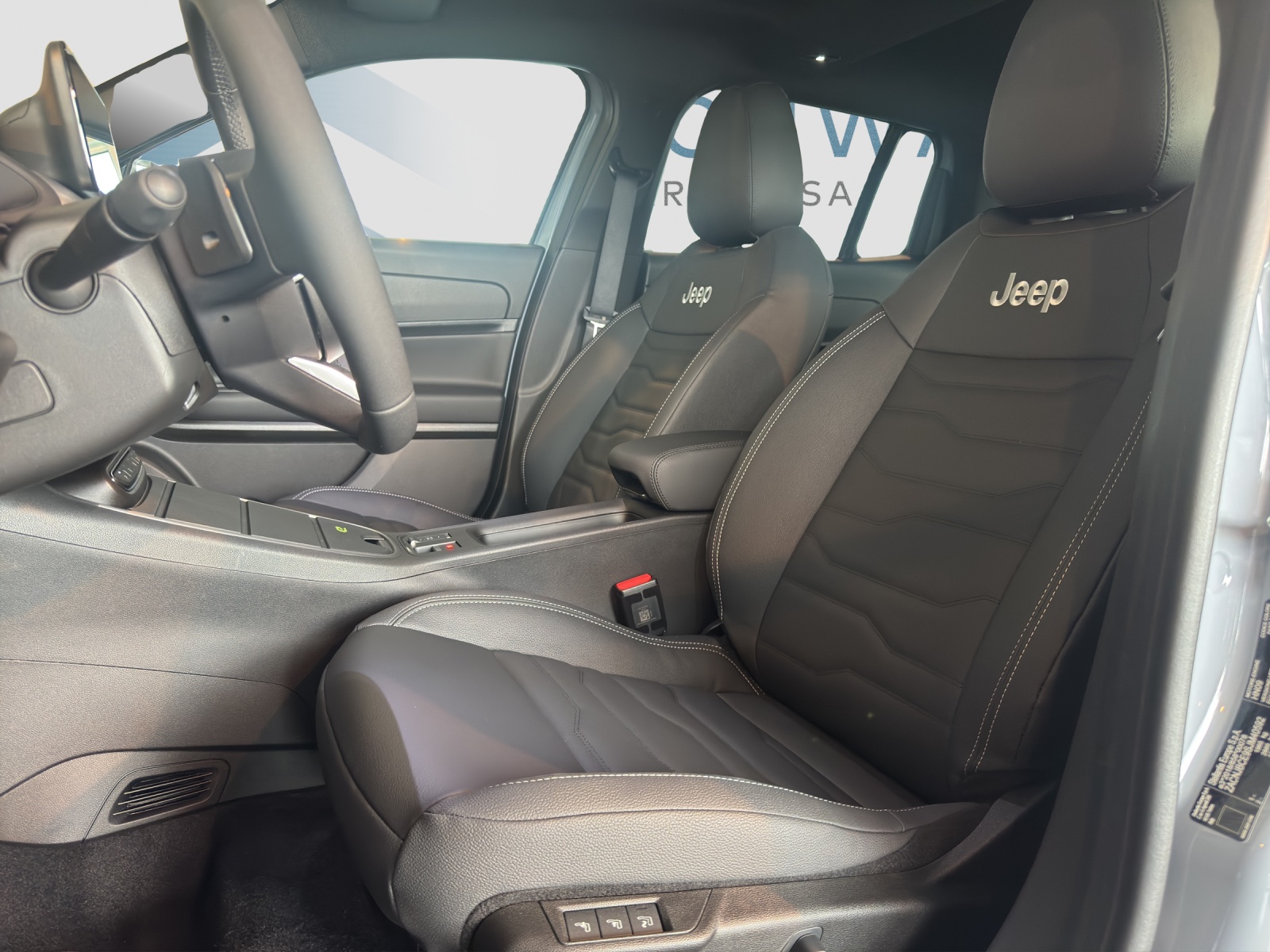 JEEP AVENGER 1.2 MHEV Overland 4-image-8