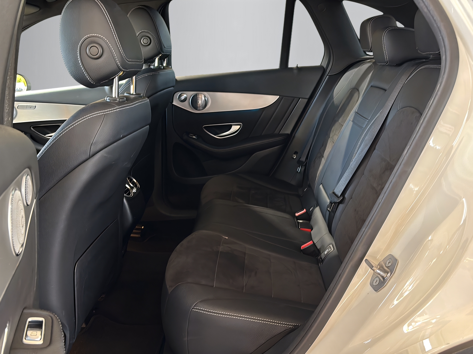 MERCEDES-BENZ GLC 250 d AMG Line 4m-image-6