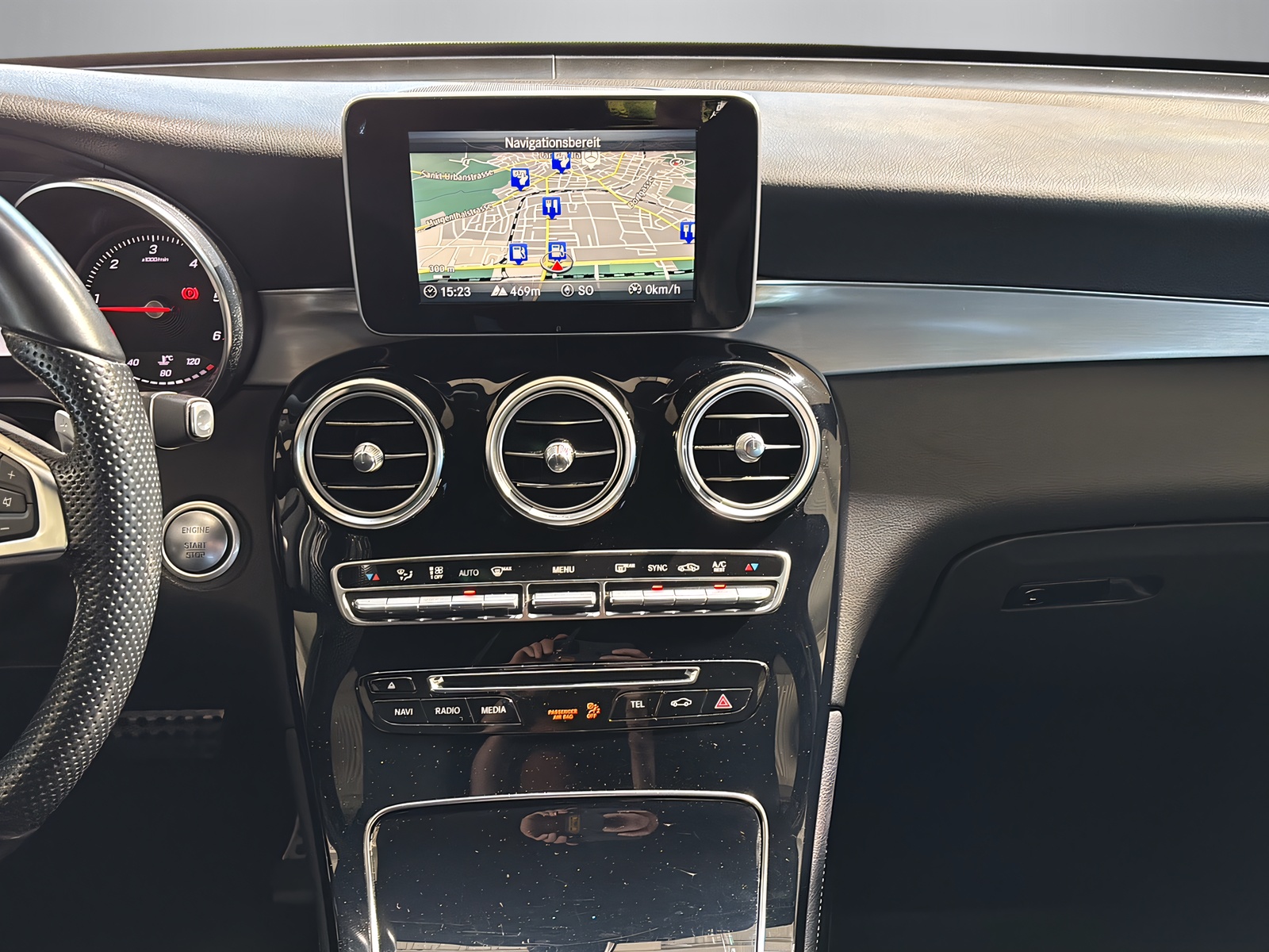 MERCEDES-BENZ GLC 250 d AMG Line 4m-image-5