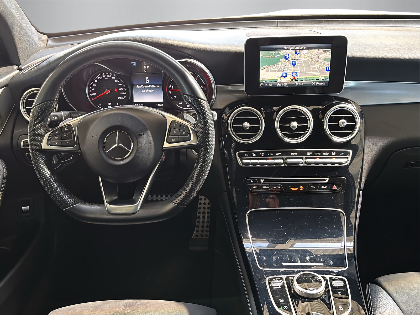 MERCEDES-BENZ GLC 250 d AMG Line 4m-image-4