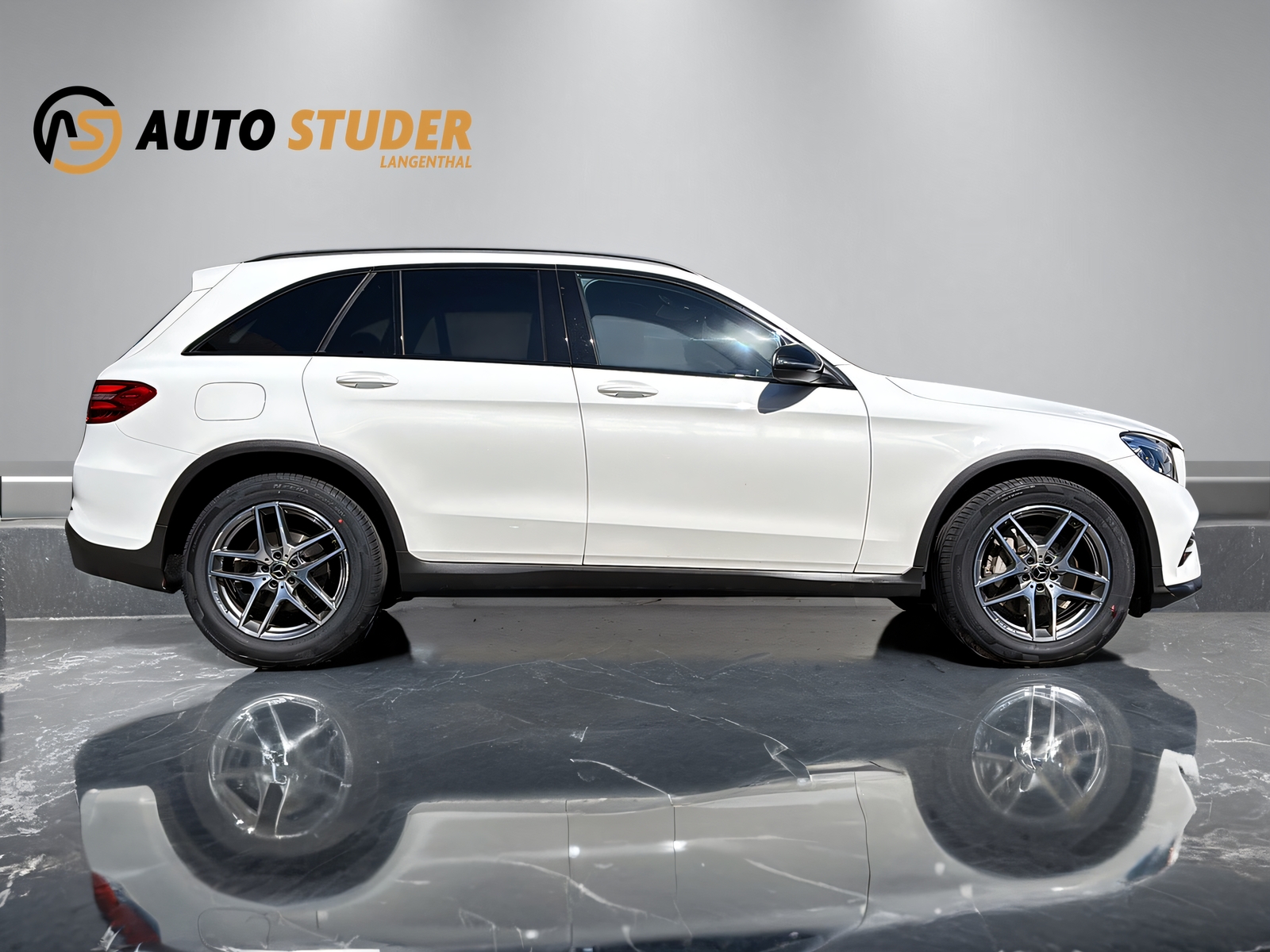 MERCEDES-BENZ GLC 250 d AMG Line 4m-image-12