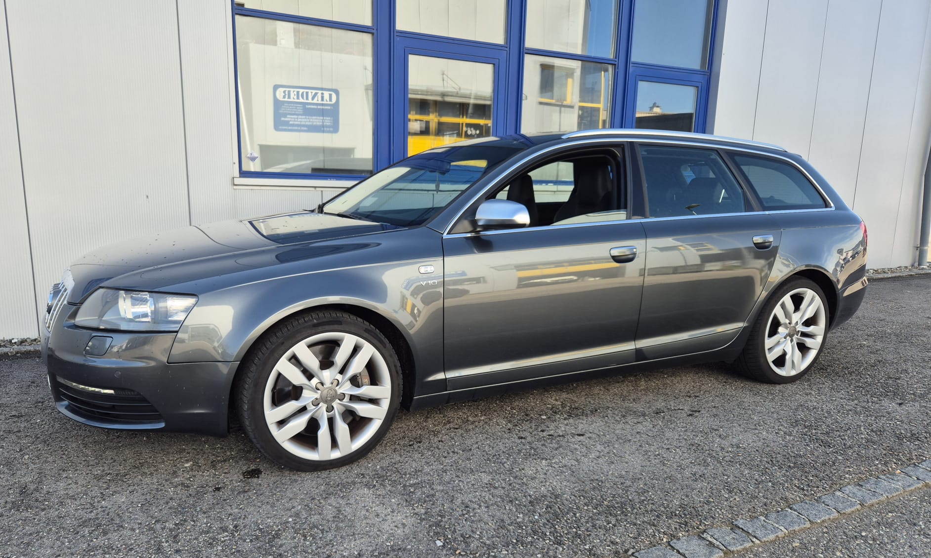 AUDI S6 Avant 5.2 V10 quattro tiptronic-image-4