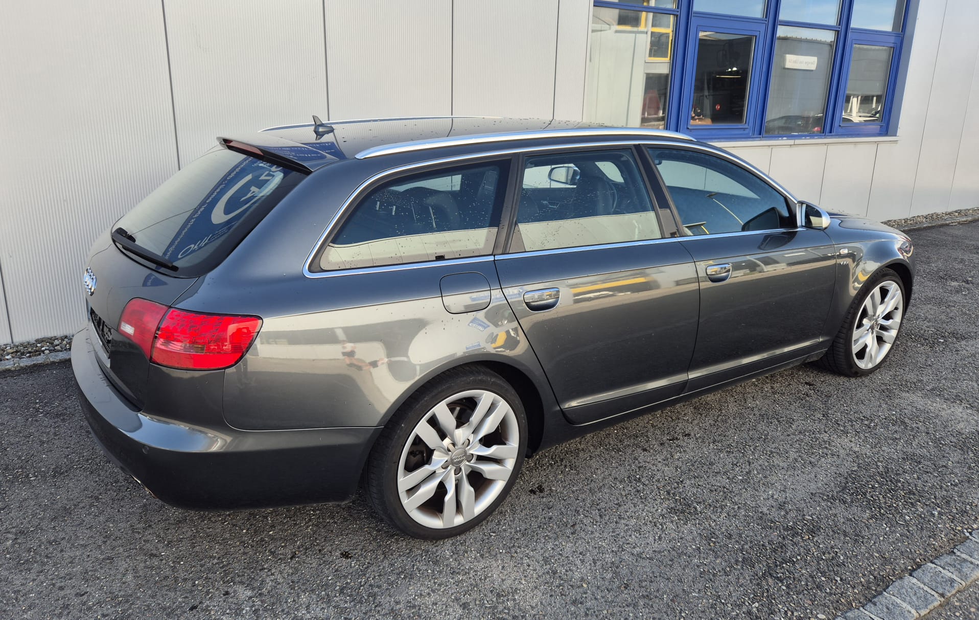 AUDI S6 Avant 5.2 V10 quattro tiptronic-image-5