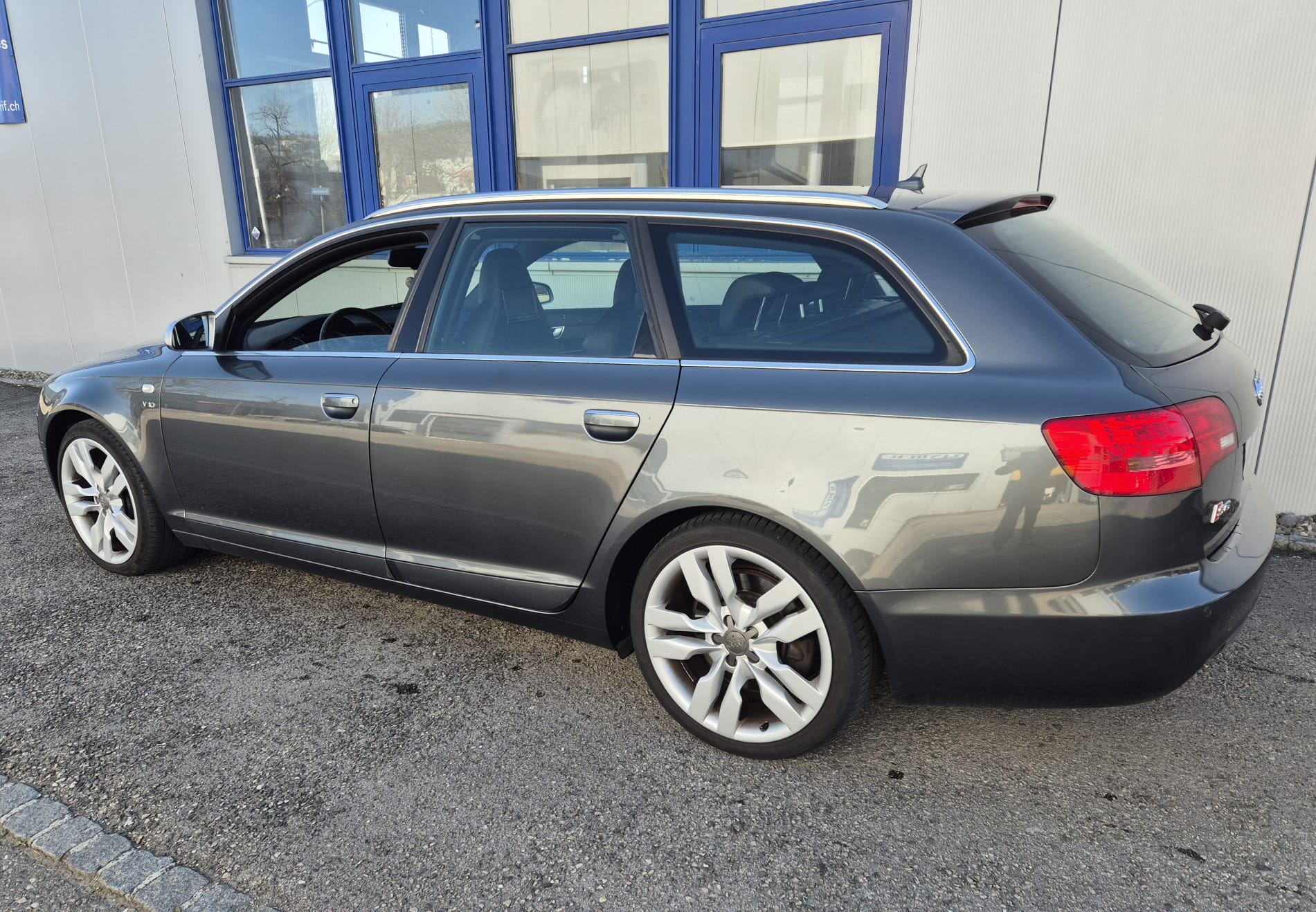 AUDI S6 Avant 5.2 V10 quattro tiptronic-image-6