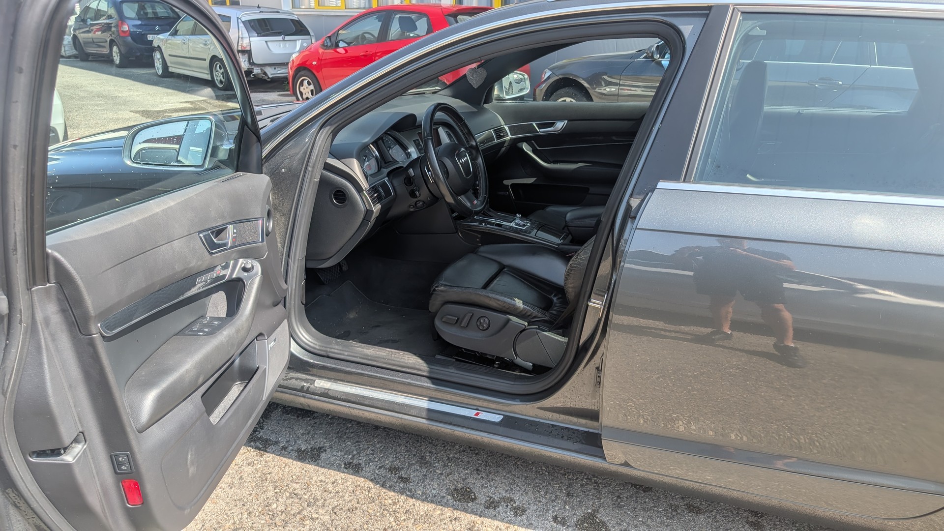 AUDI S6 Avant 5.2 V10 quattro tiptronic-image-12