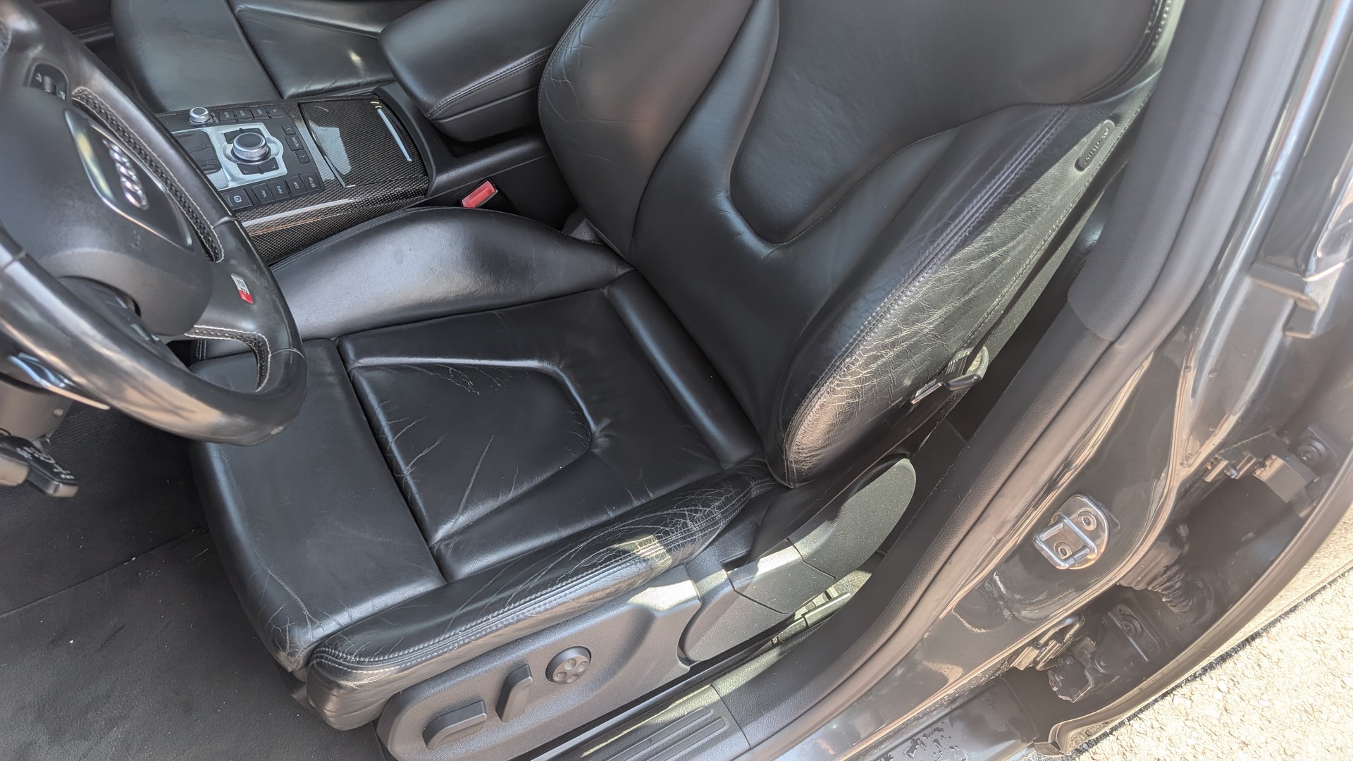 AUDI S6 Avant 5.2 V10 quattro tiptronic-image-14