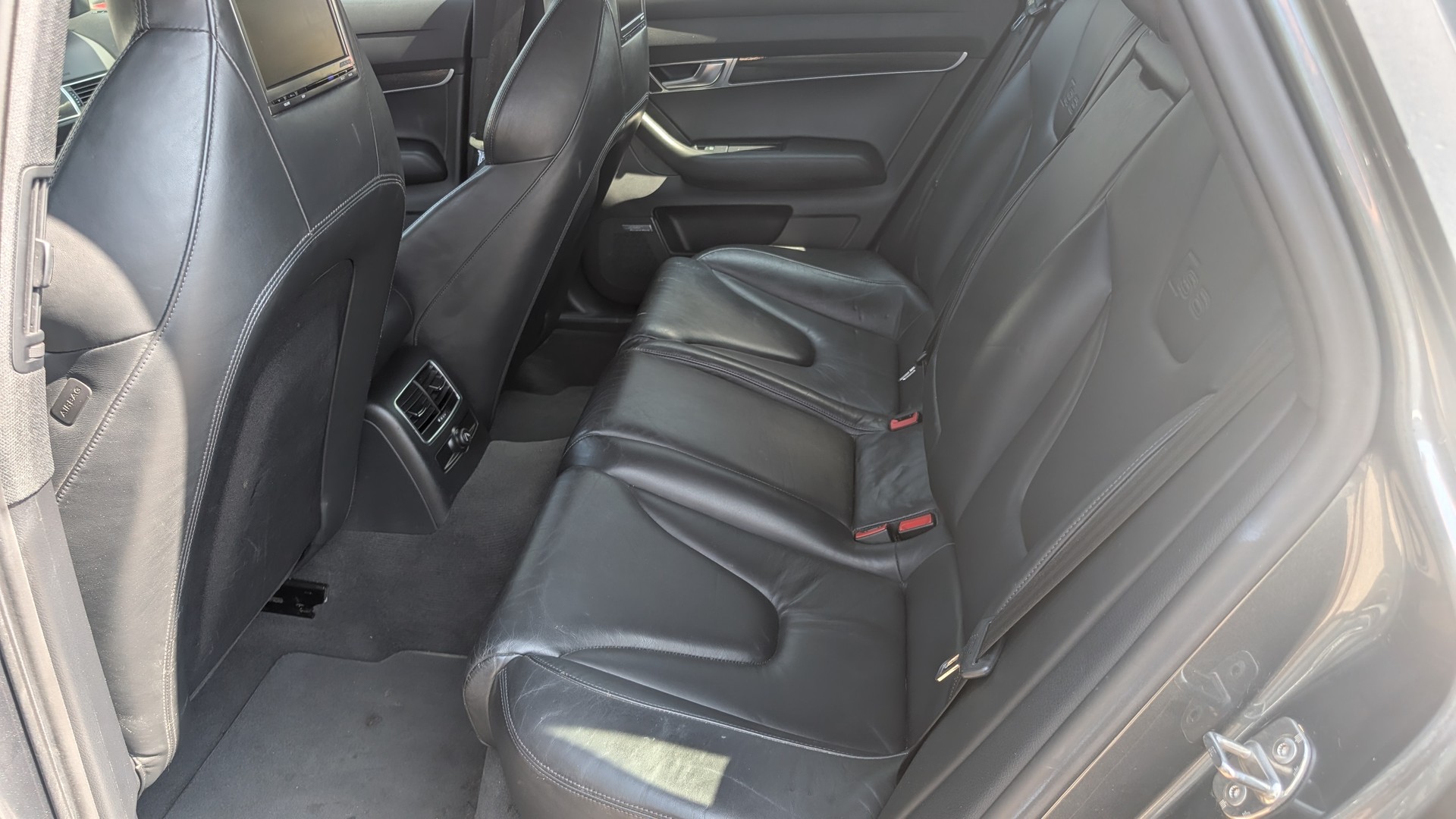 AUDI S6 Avant 5.2 V10 quattro tiptronic-image-15