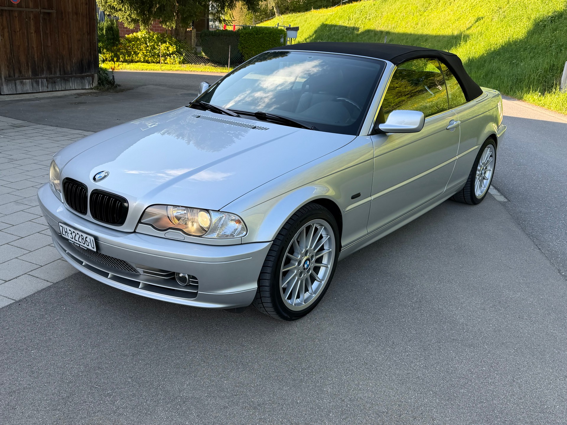 BMW 330Ci Cabriolet-image-15