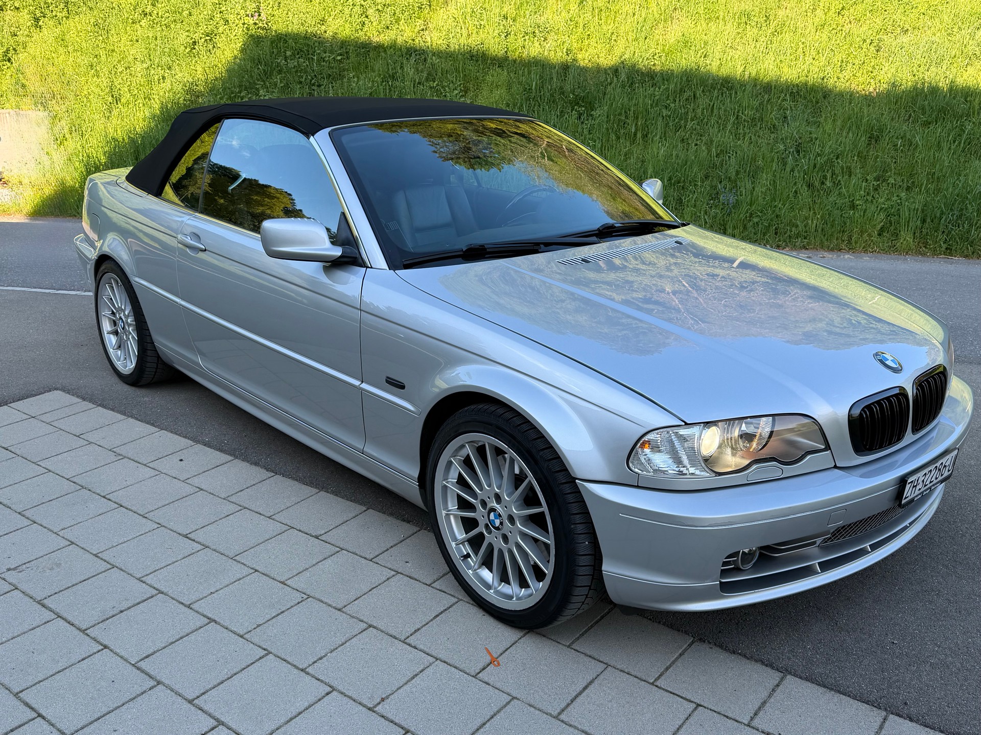 BMW 330Ci Cabriolet-image-16