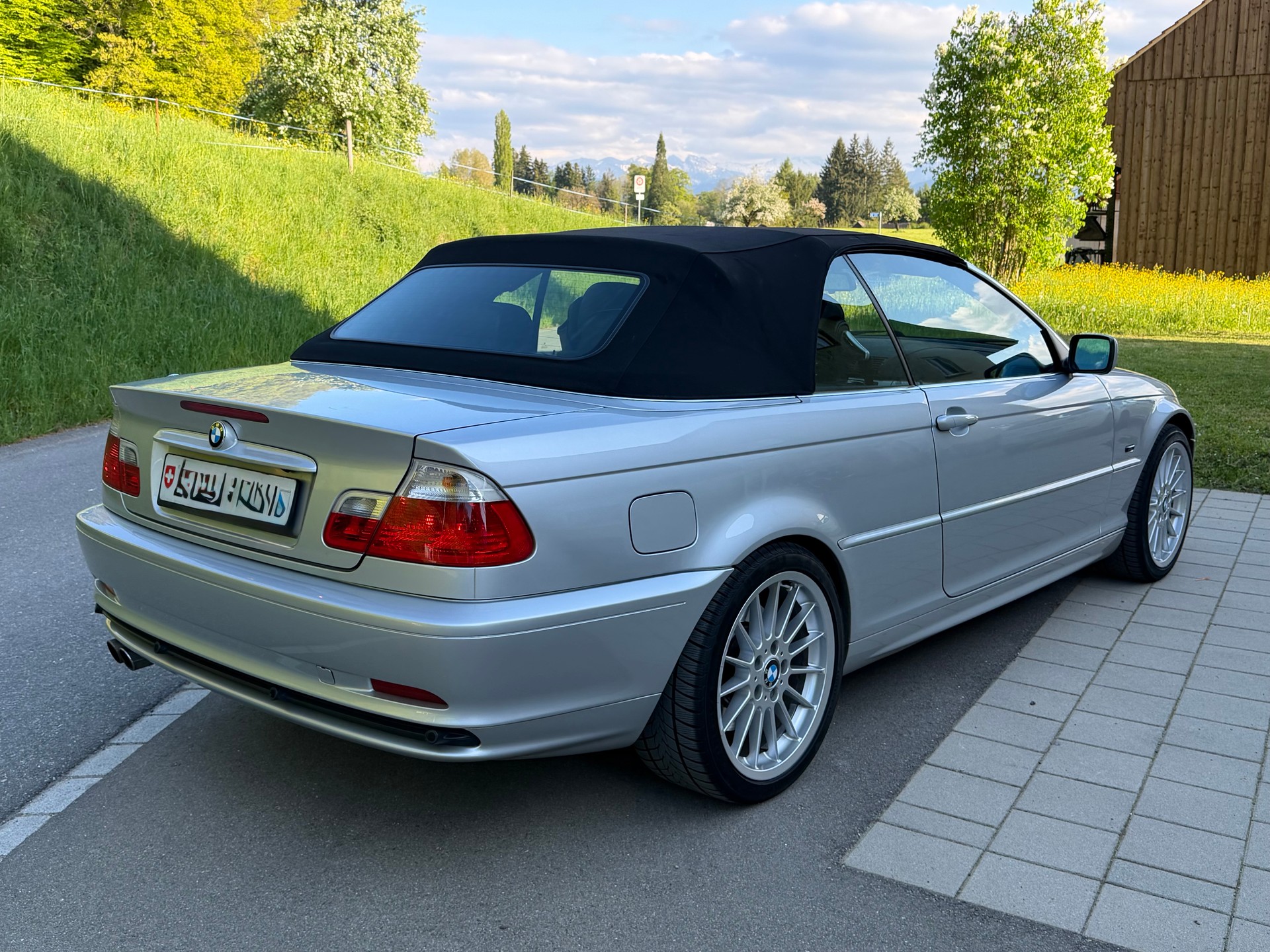 BMW 330Ci Cabriolet-image-17