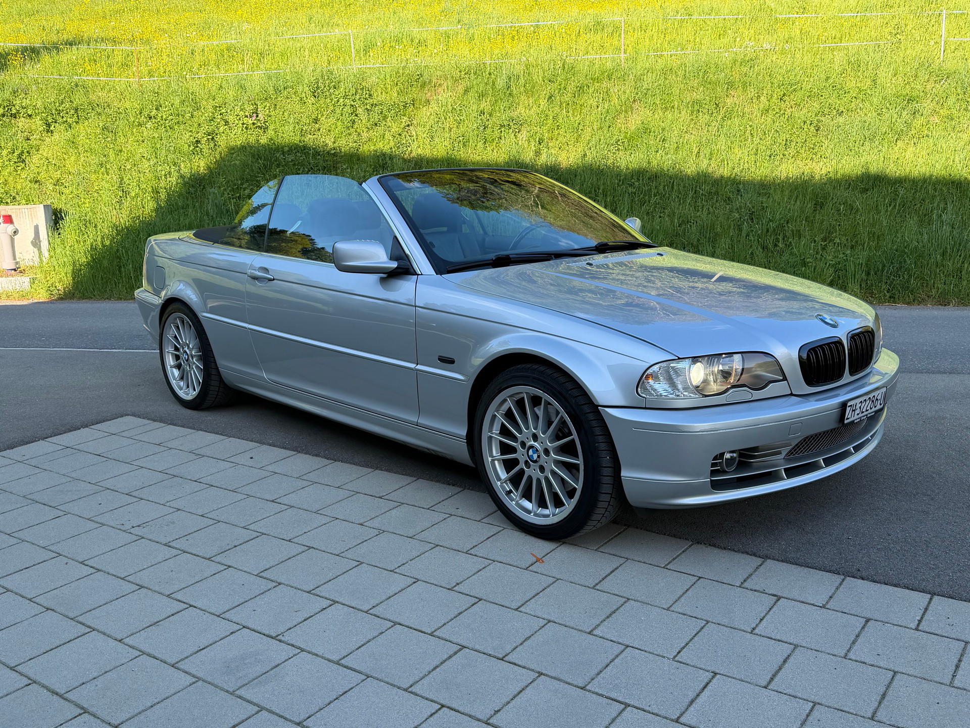 BMW 330Ci Cabriolet-showroom-element-2