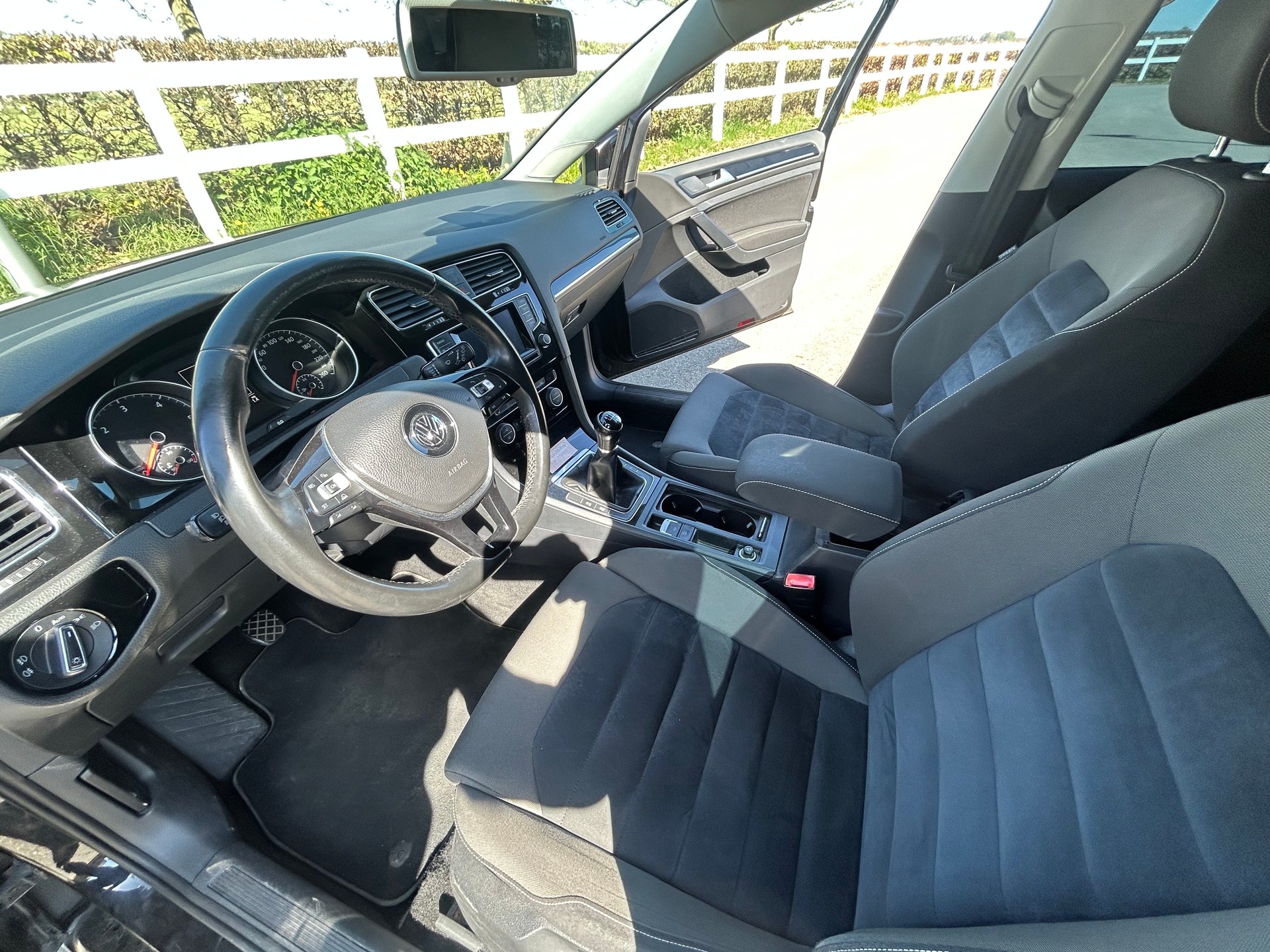 VW Golf 2.0 TDI Highline-image-11