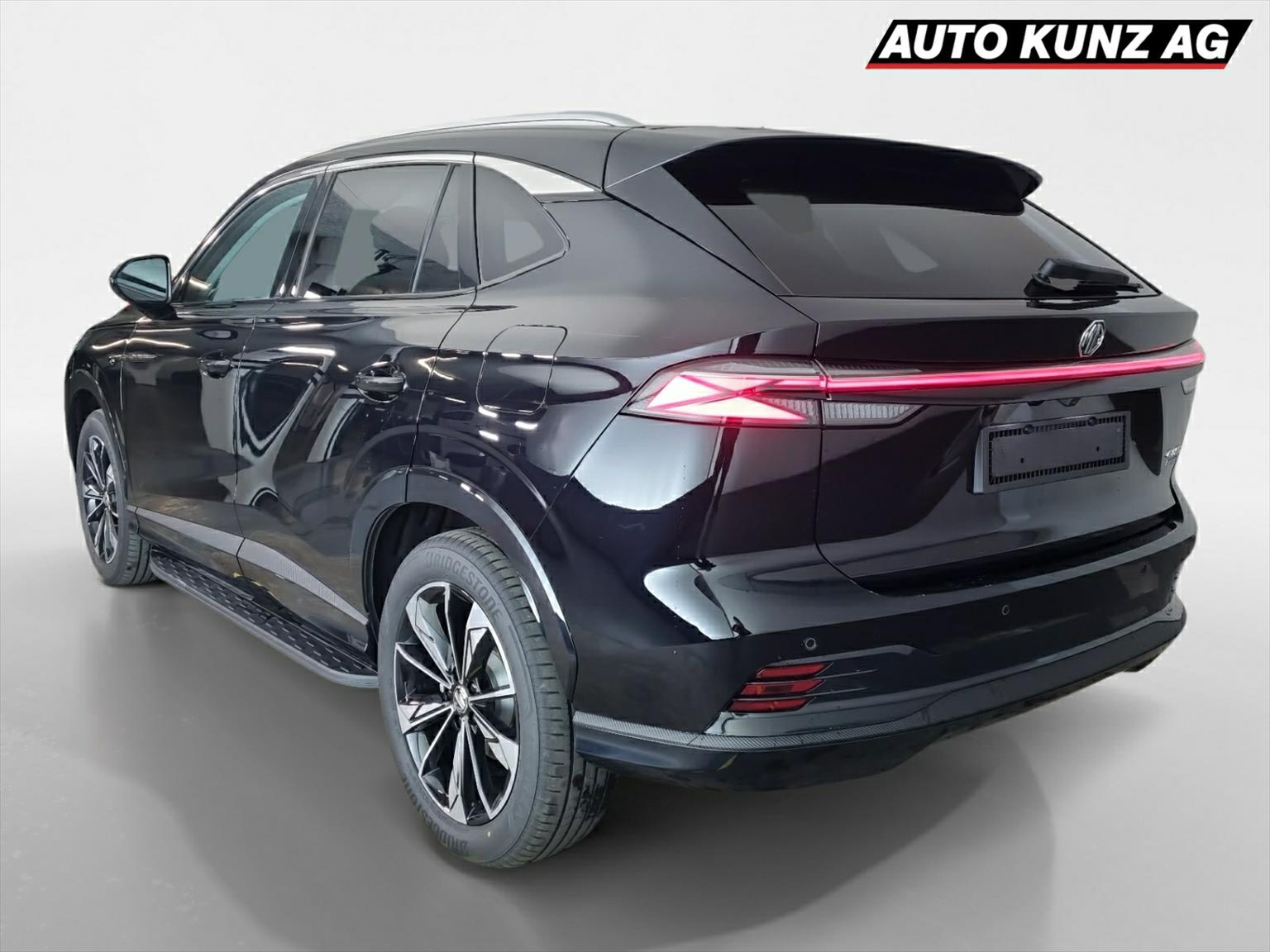 MG MG HS 1.5 T PHEV Luxury-showroom-element-1