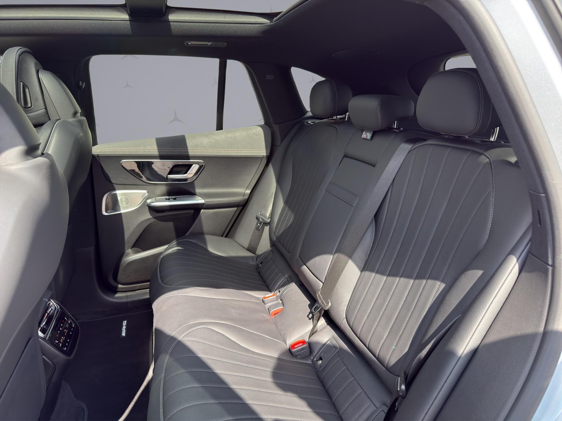 MERCEDES-BENZ EQE 350 Excellence AMG Line 4matic-image-10