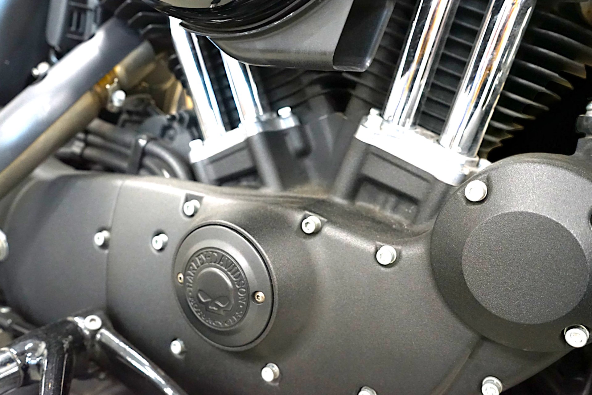 HARLEY-DAVIDSON XL 883 N Sportster Iron ABS-image-9