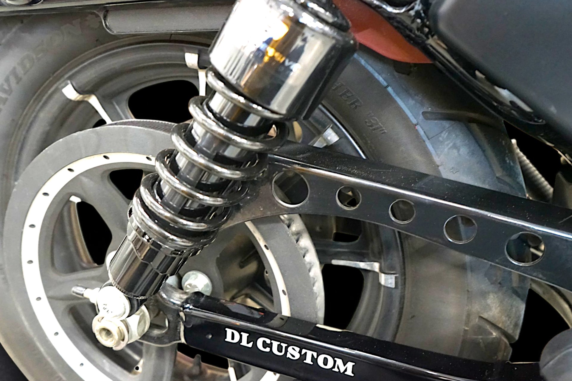 HARLEY-DAVIDSON XL 883 N Sportster Iron ABS-image-8