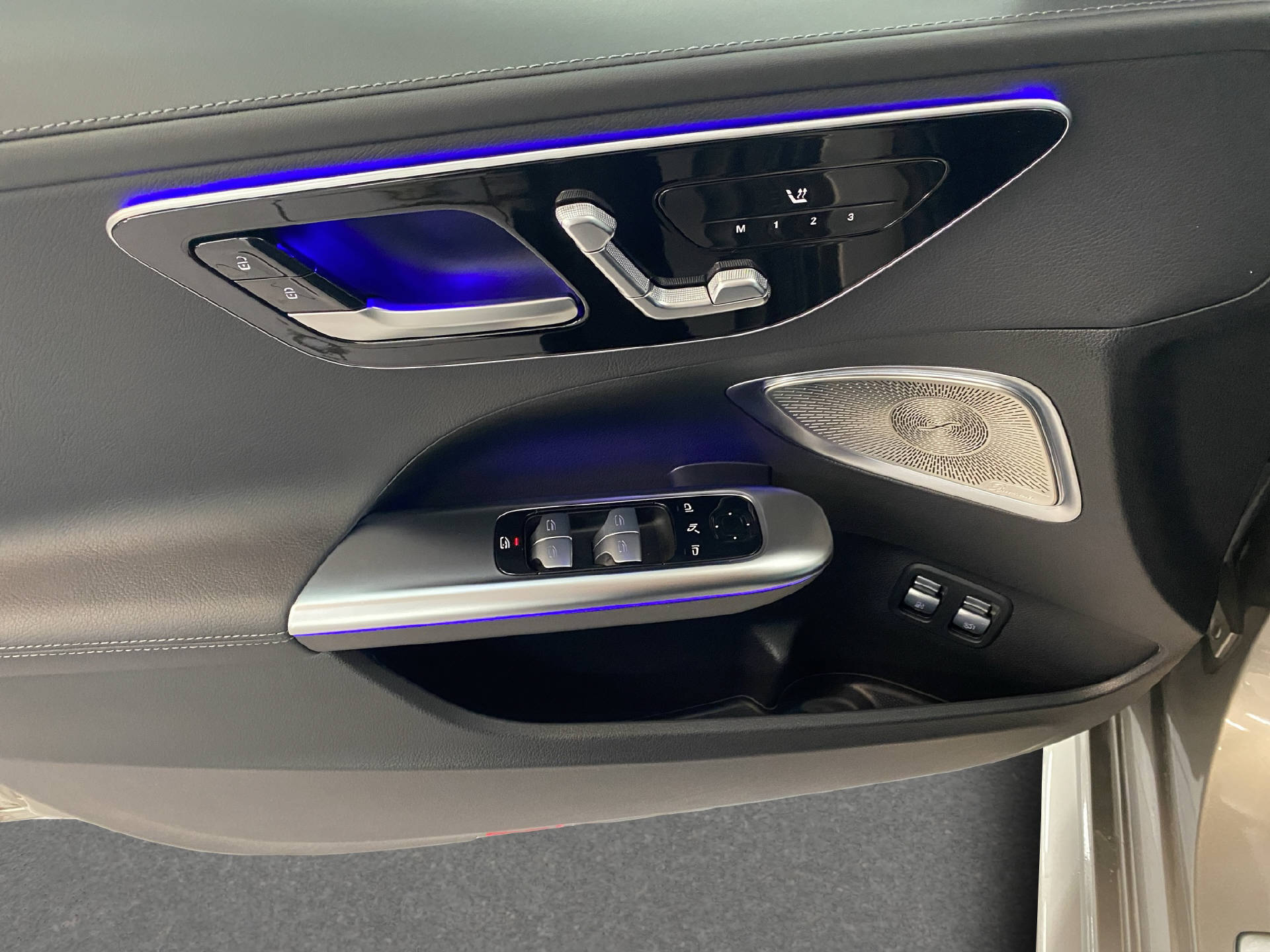 MERCEDES-BENZ C 300 e AMG Line Kombi-image-11