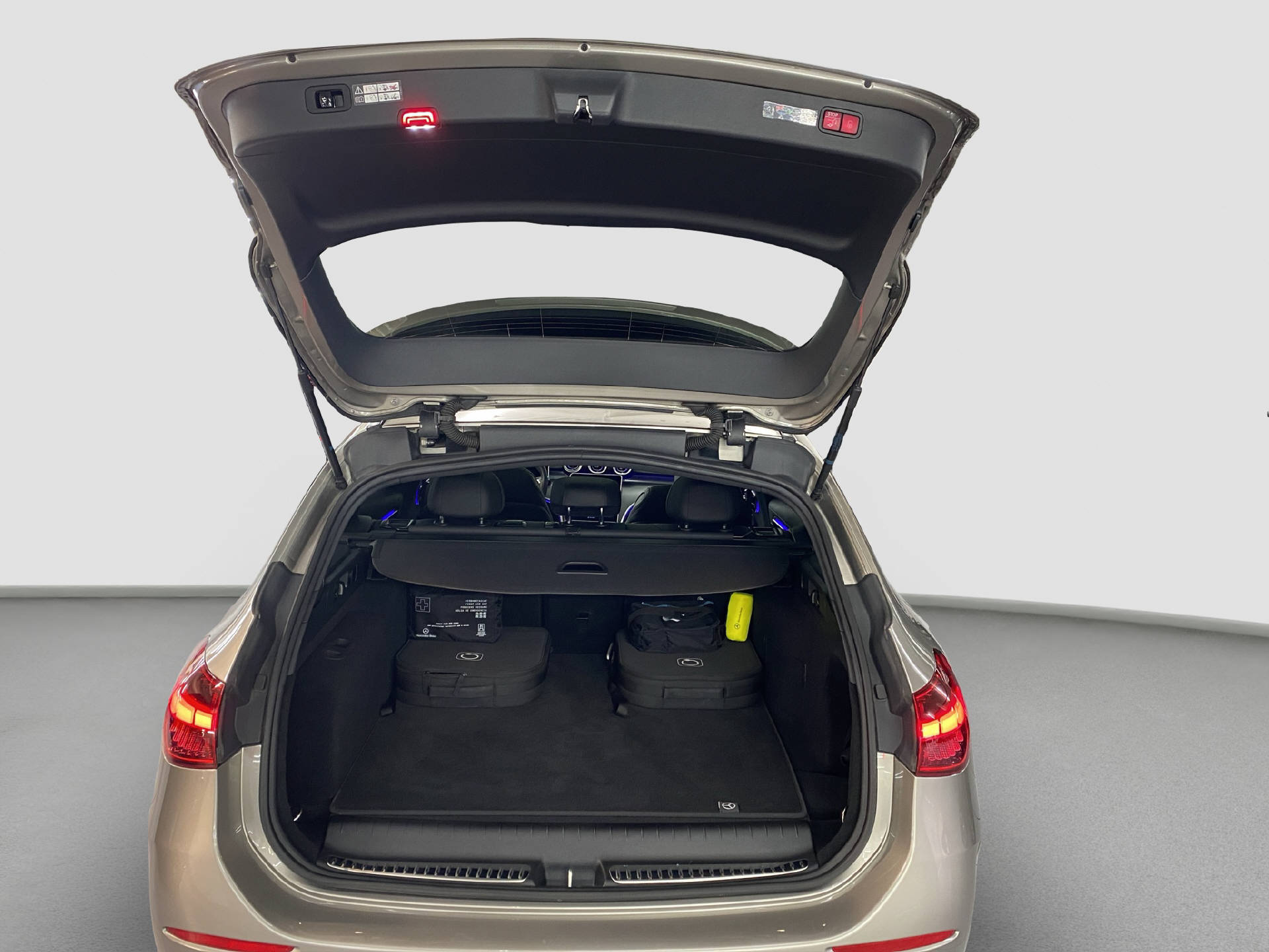 MERCEDES-BENZ C 300 e AMG Line Kombi-image-13