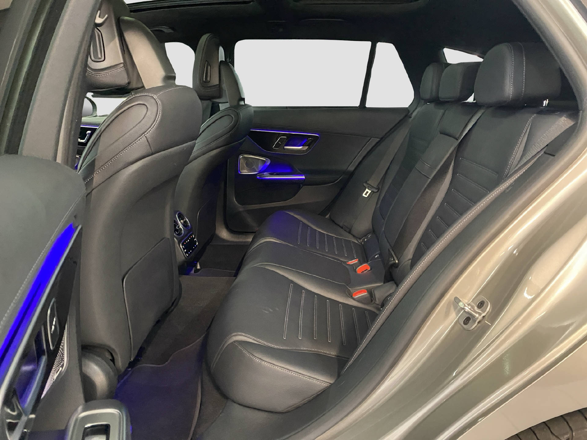 MERCEDES-BENZ C 300 e AMG Line Kombi-image-12