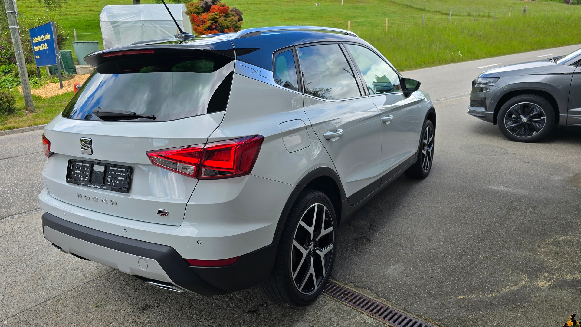 SEAT Arona 1.0 TSI Eco DSG FR-image-2
