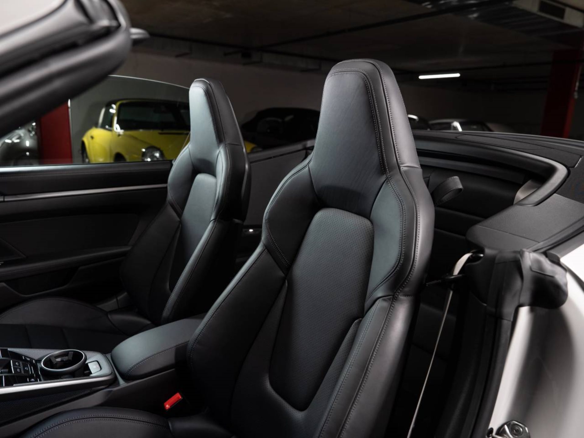 PORSCHE 911 Carrera Cabriolet-image-4