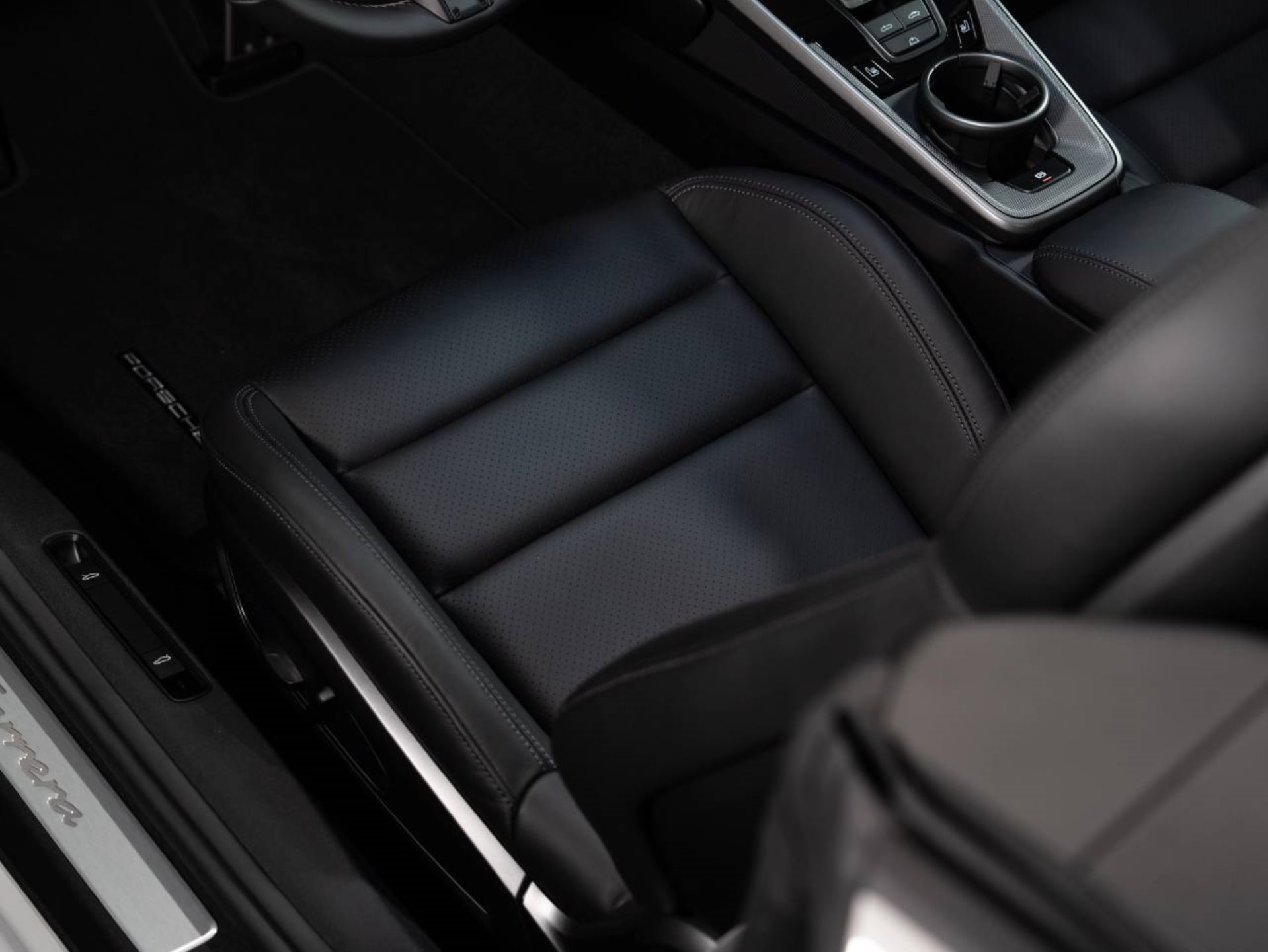 PORSCHE 911 Carrera Cabriolet-image-17