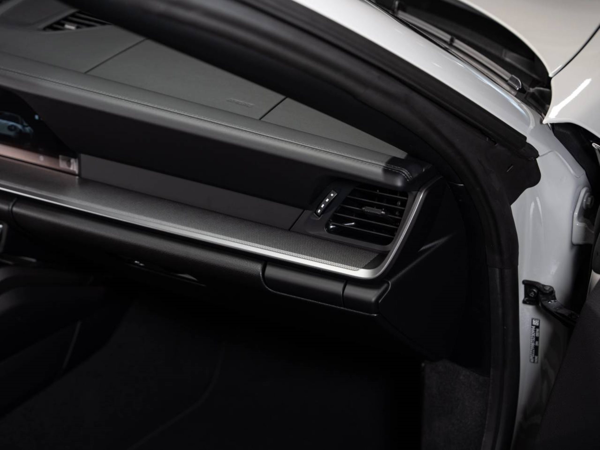 PORSCHE 911 Carrera Cabriolet-image-18