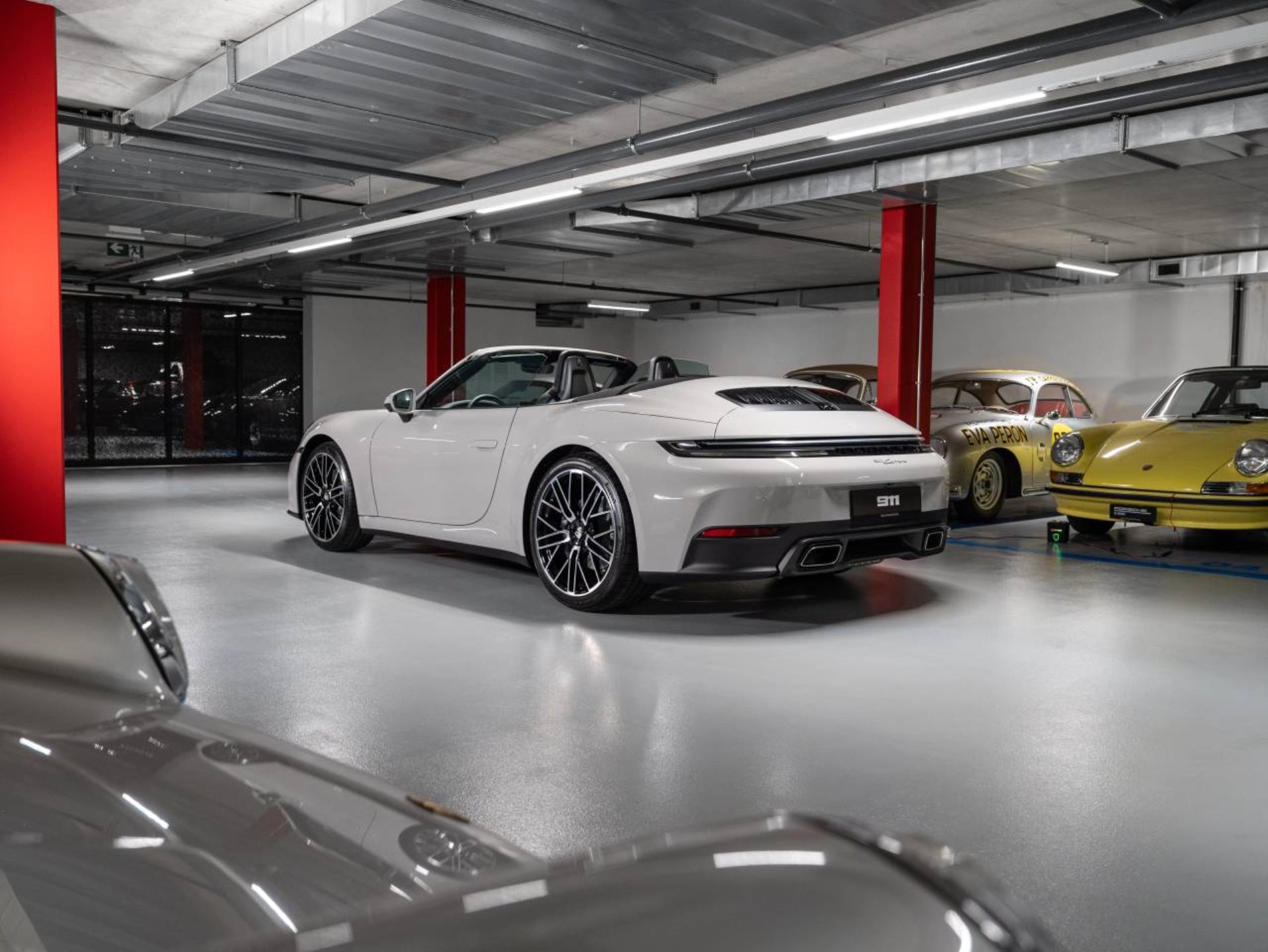 PORSCHE 911 Carrera Cabriolet-showroom-element-2