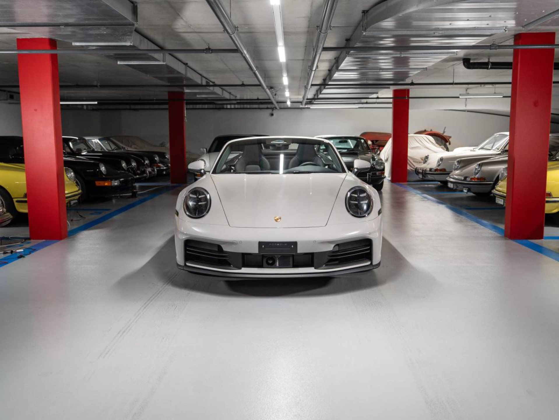PORSCHE 911 Carrera Cabriolet-showroom-element-1