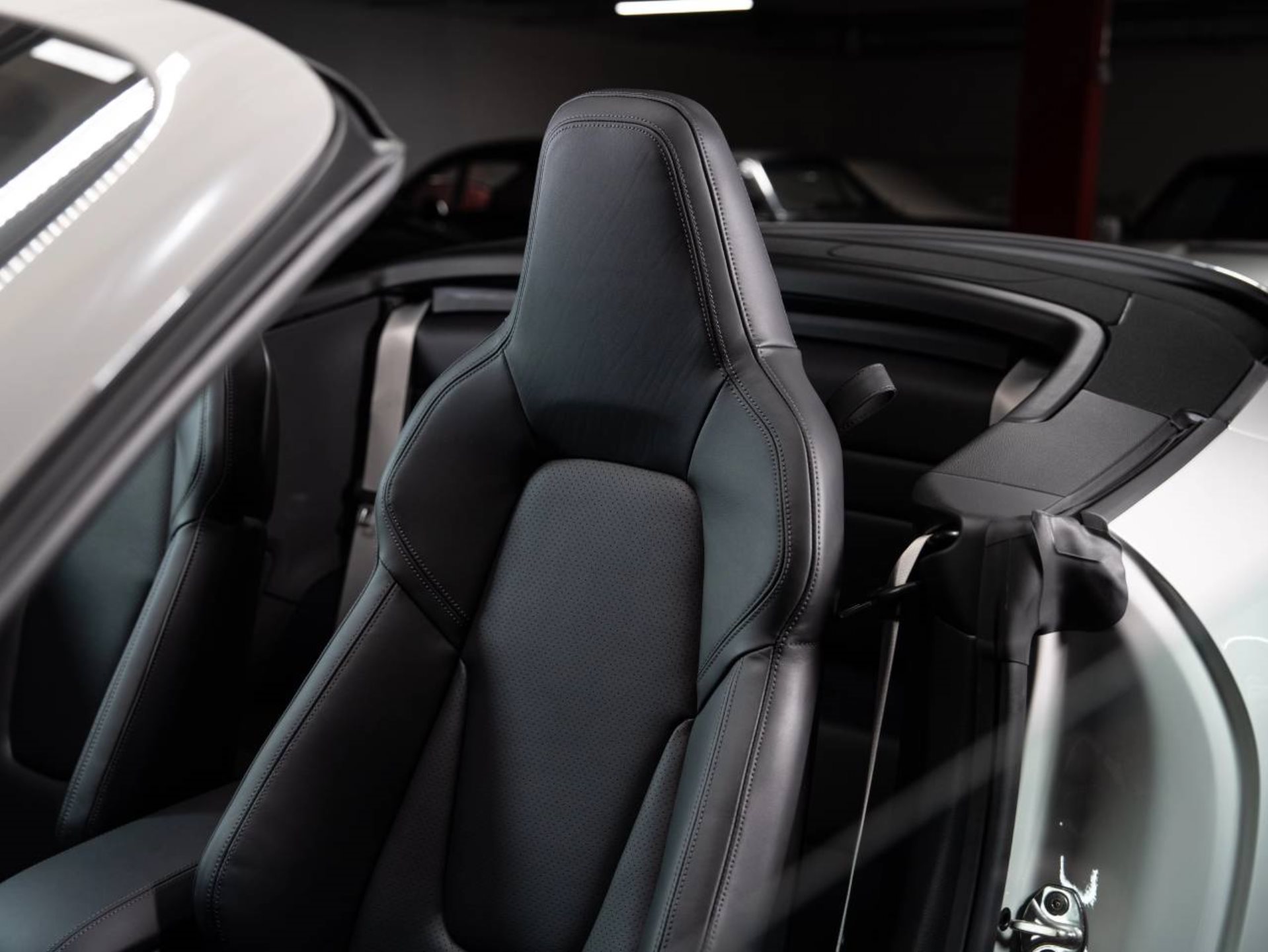 PORSCHE 911 Carrera Cabriolet-image-16