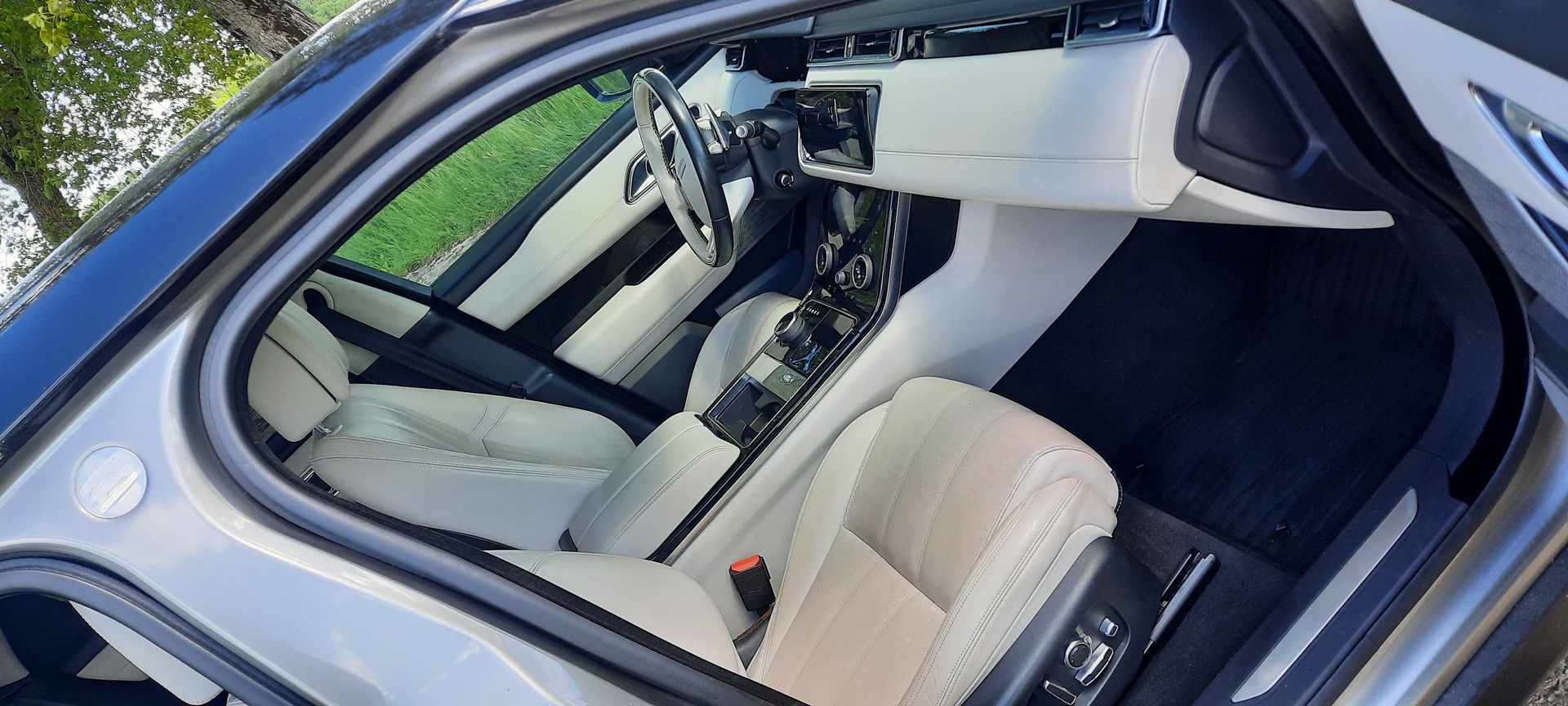 LAND ROVER 3.0 V6 R-Dynamic HSE P380-image-6