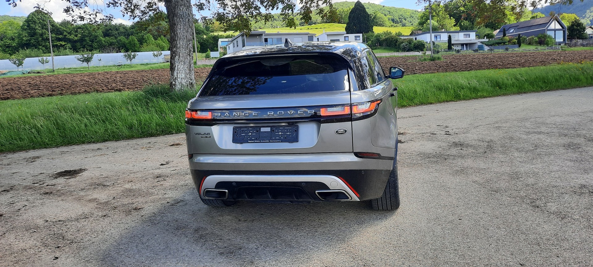 LAND ROVER 3.0 V6 R-Dynamic HSE P380-image-2