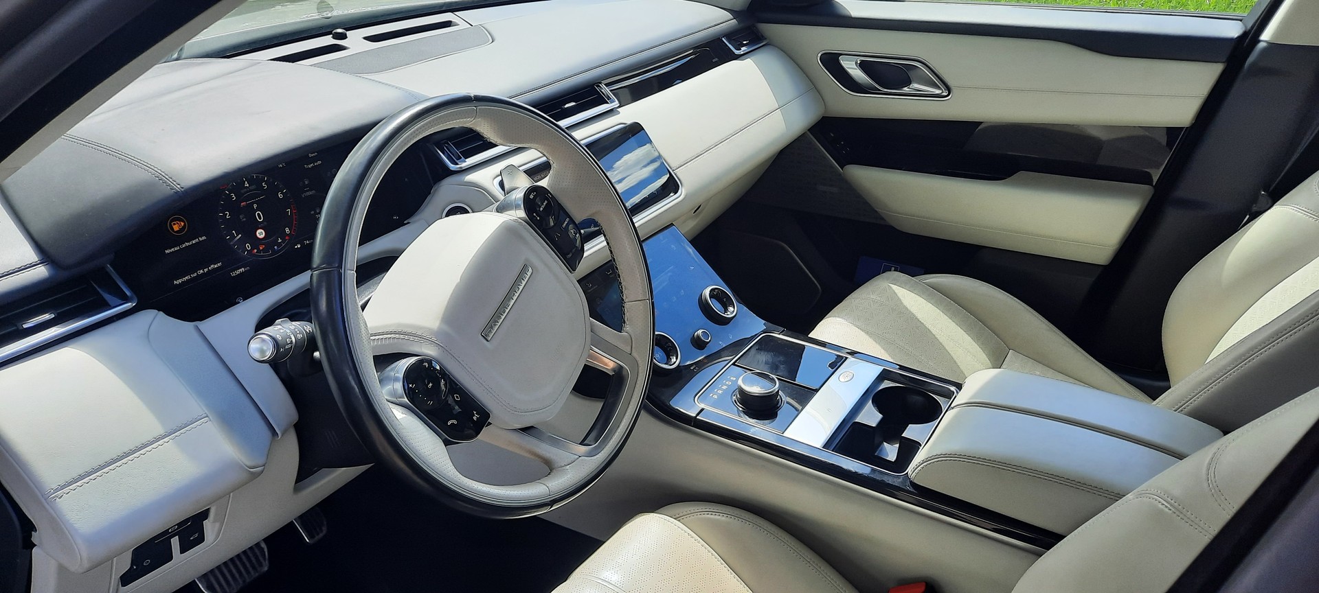 LAND ROVER 3.0 V6 R-Dynamic HSE P380-image-5