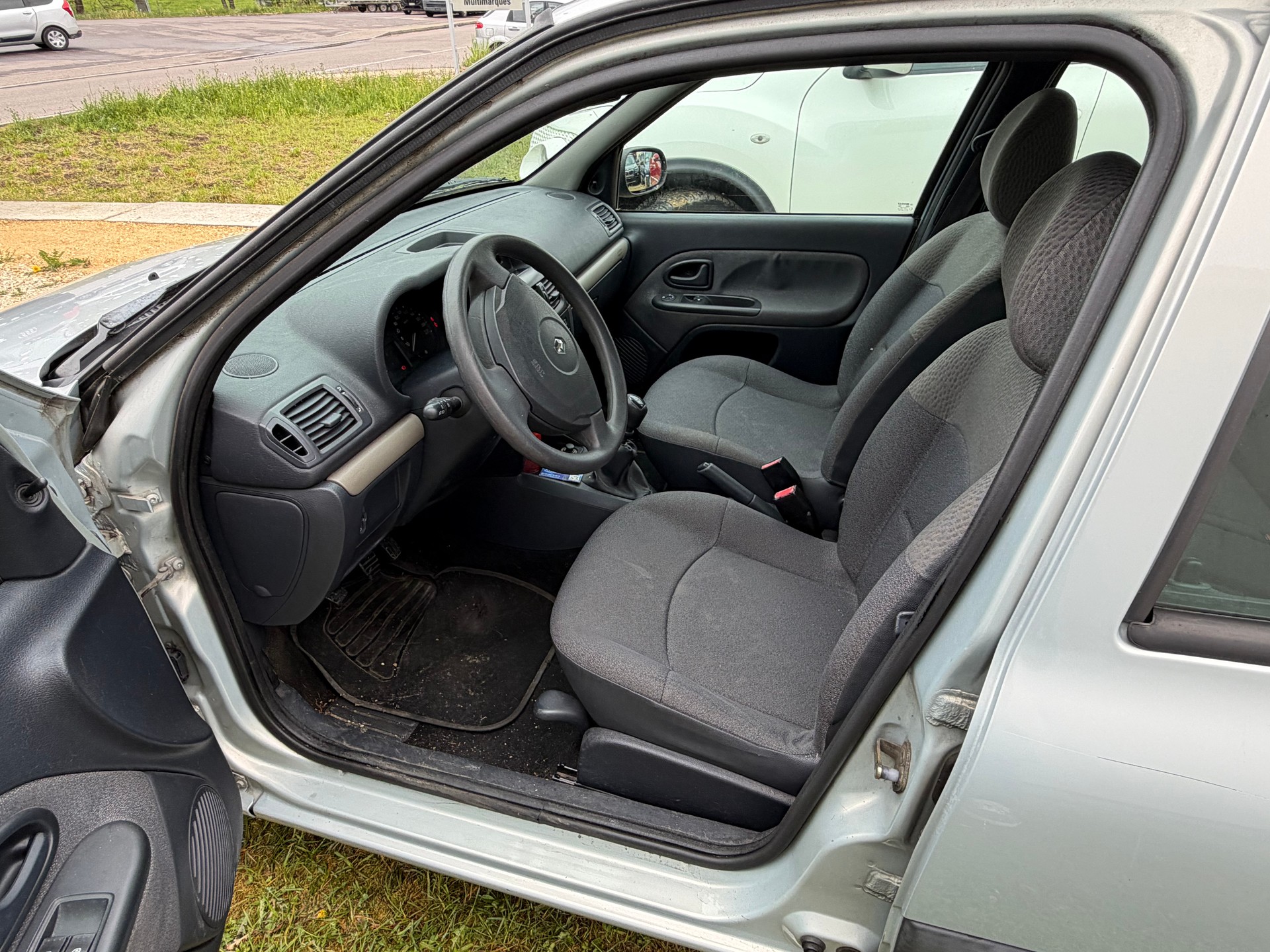 RENAULT Clio 1.2 16V Fairway-image-10