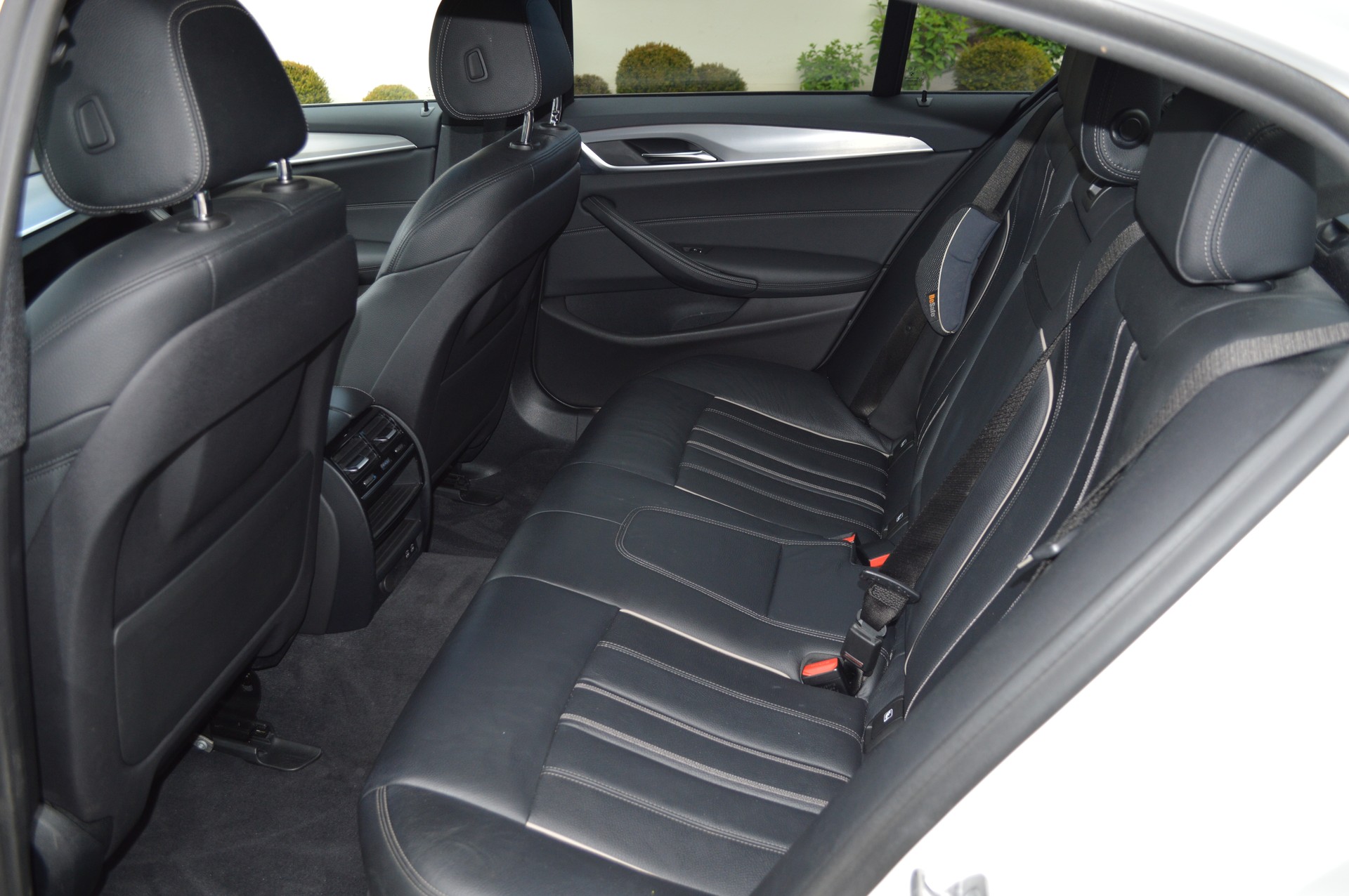 BMW 520d xDrive Essential Edition Steptronic-image-7