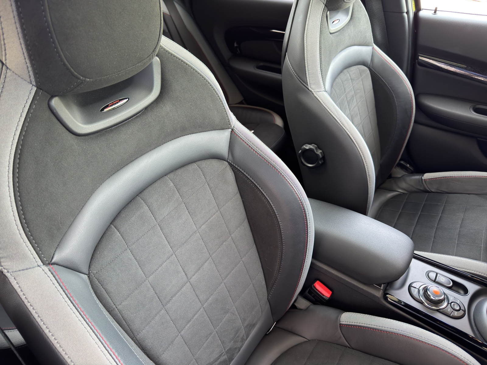 MINI Clubman F54 2.0i John Cooper Works ALL4-image-17