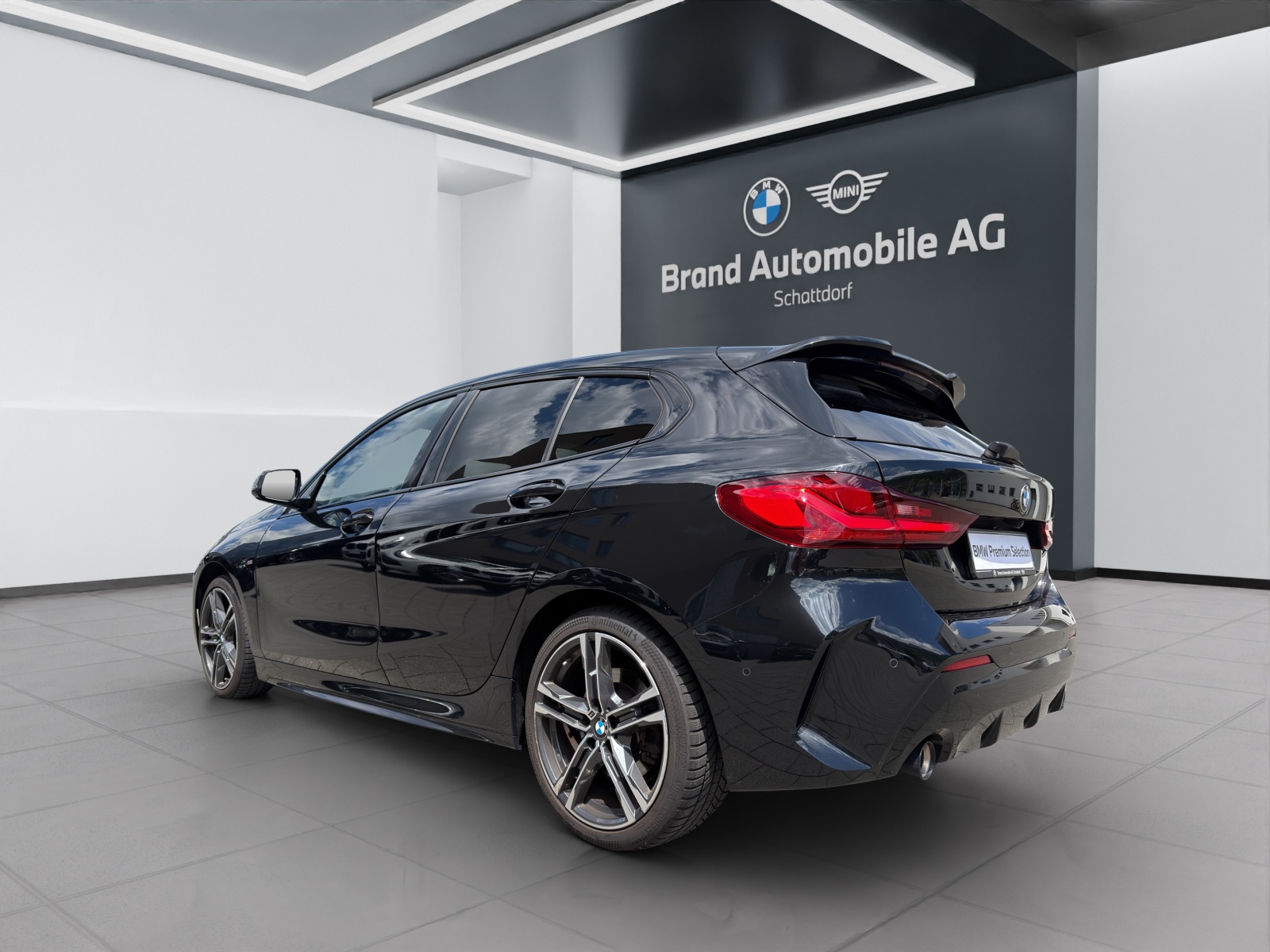 BMW 120d xDrive SAG-showroom-element-2