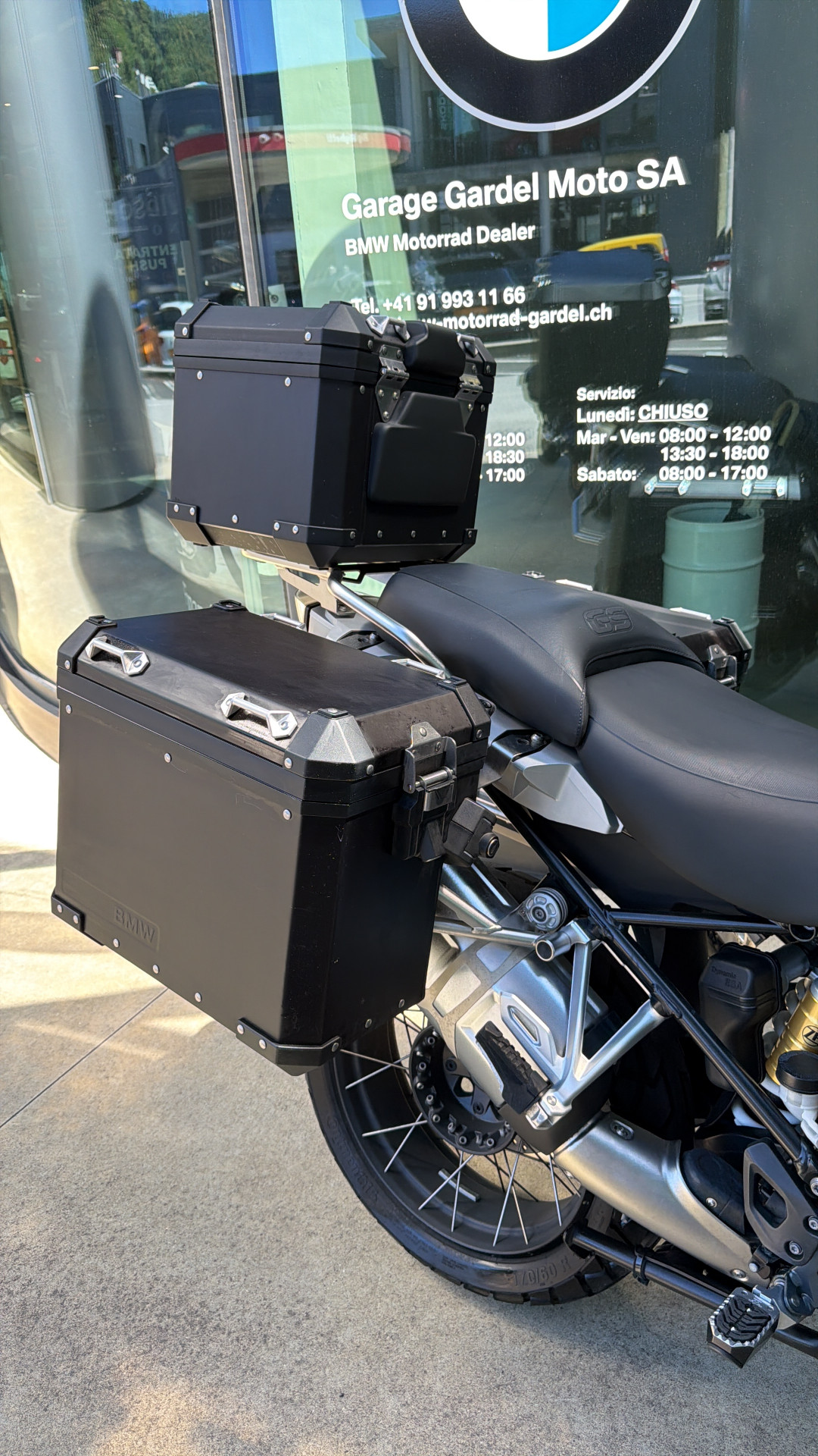 BMW R 1250 GS Adventure Triple Black-showroom-element-1