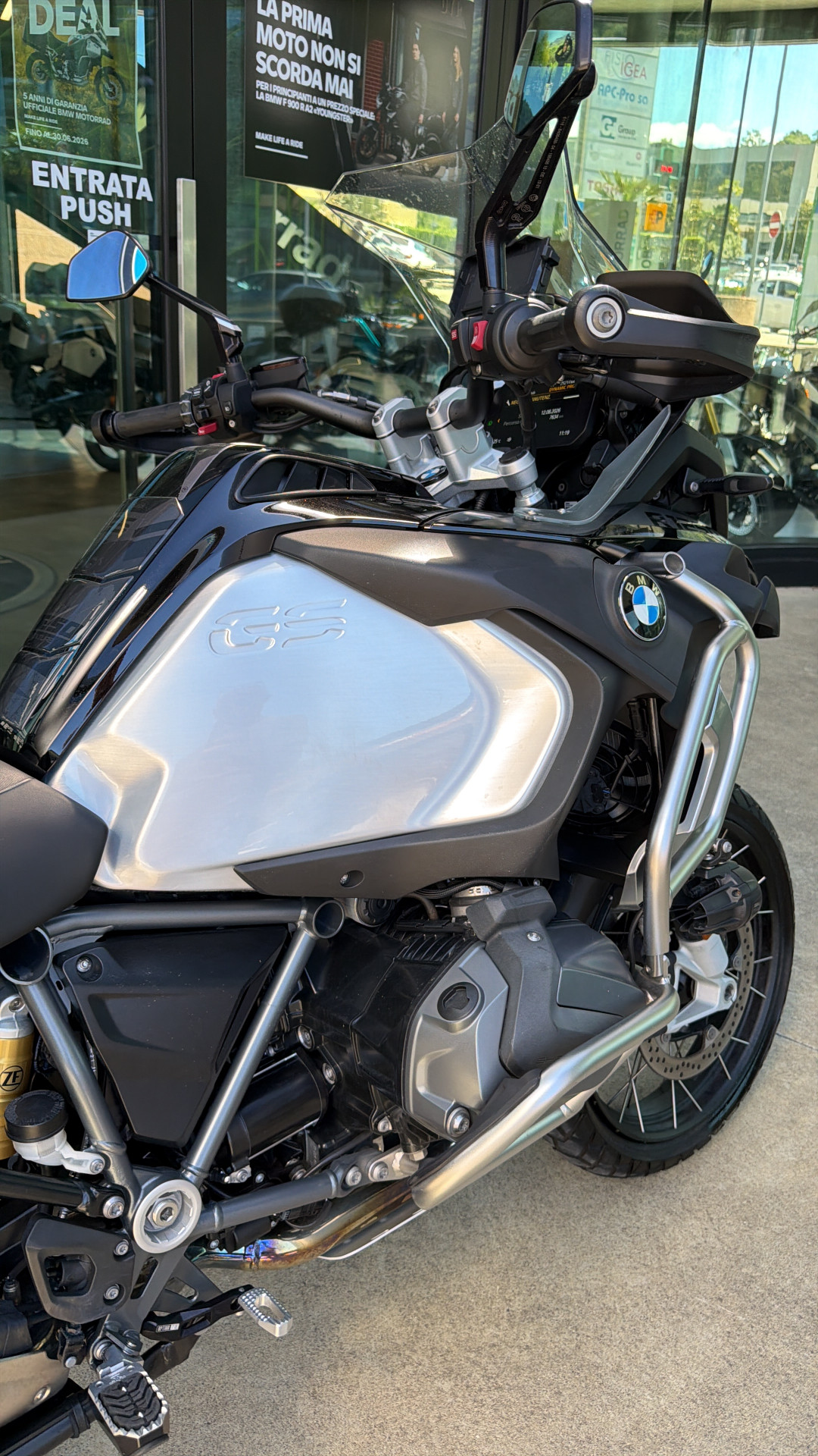 BMW R 1250 GS Adventure Triple Black-showroom-element-3