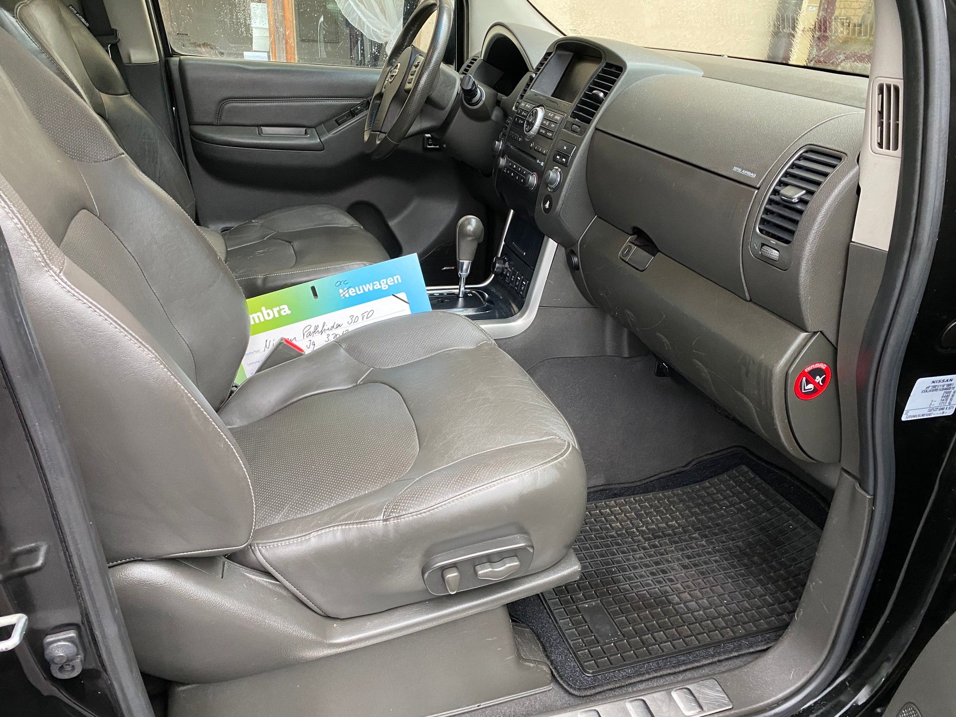 NISSAN Pathfinder 3.0 dCi LE Automatic-image-6