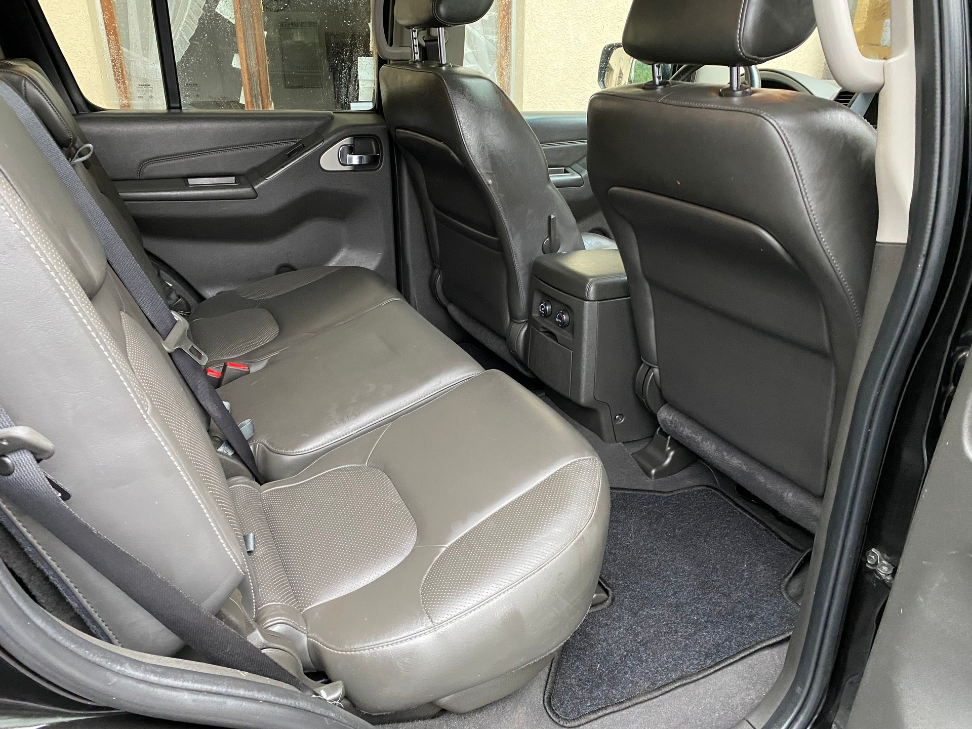 NISSAN Pathfinder 3.0 dCi LE Automatic-image-7