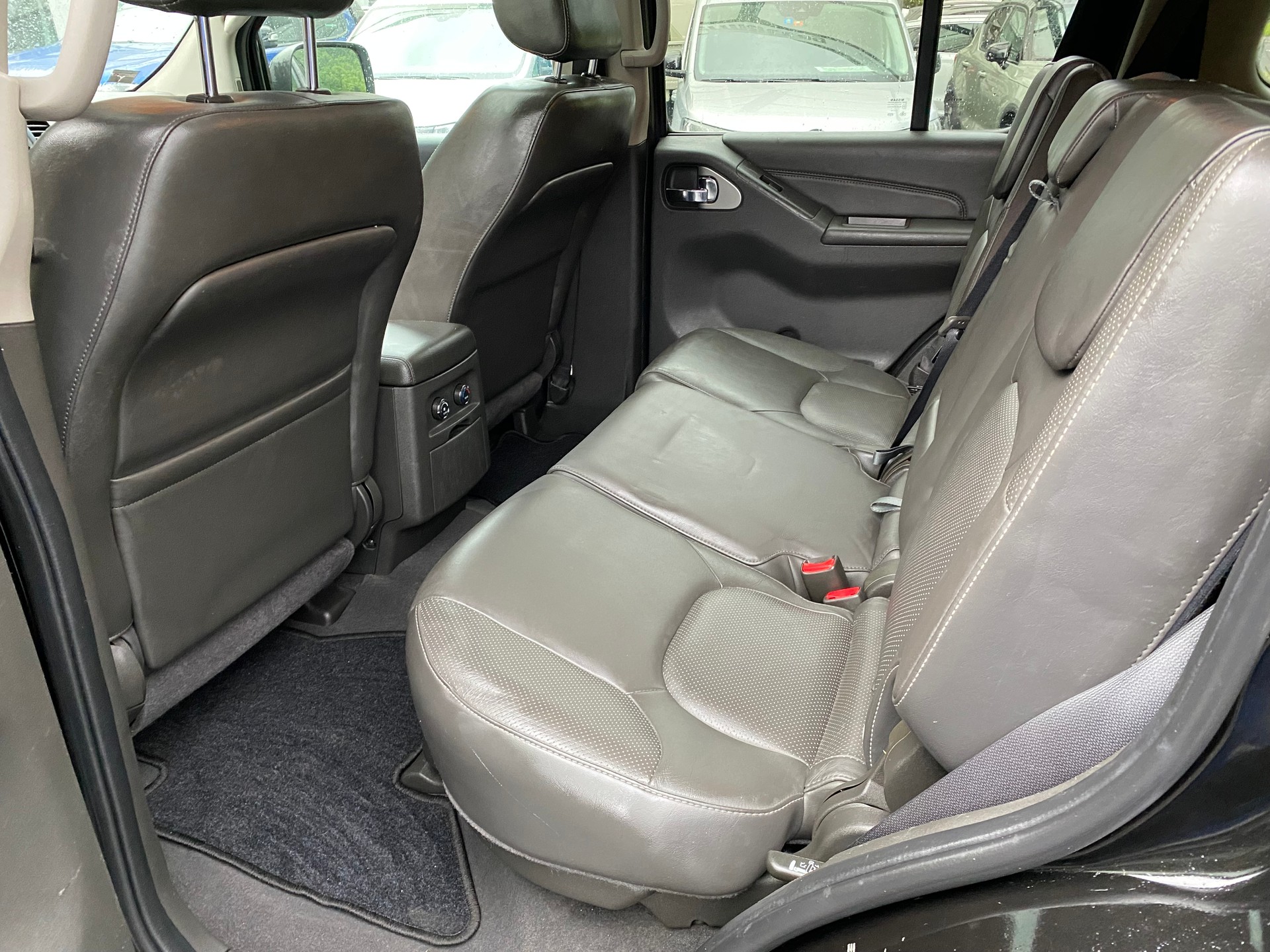 NISSAN Pathfinder 3.0 dCi LE Automatic-image-8