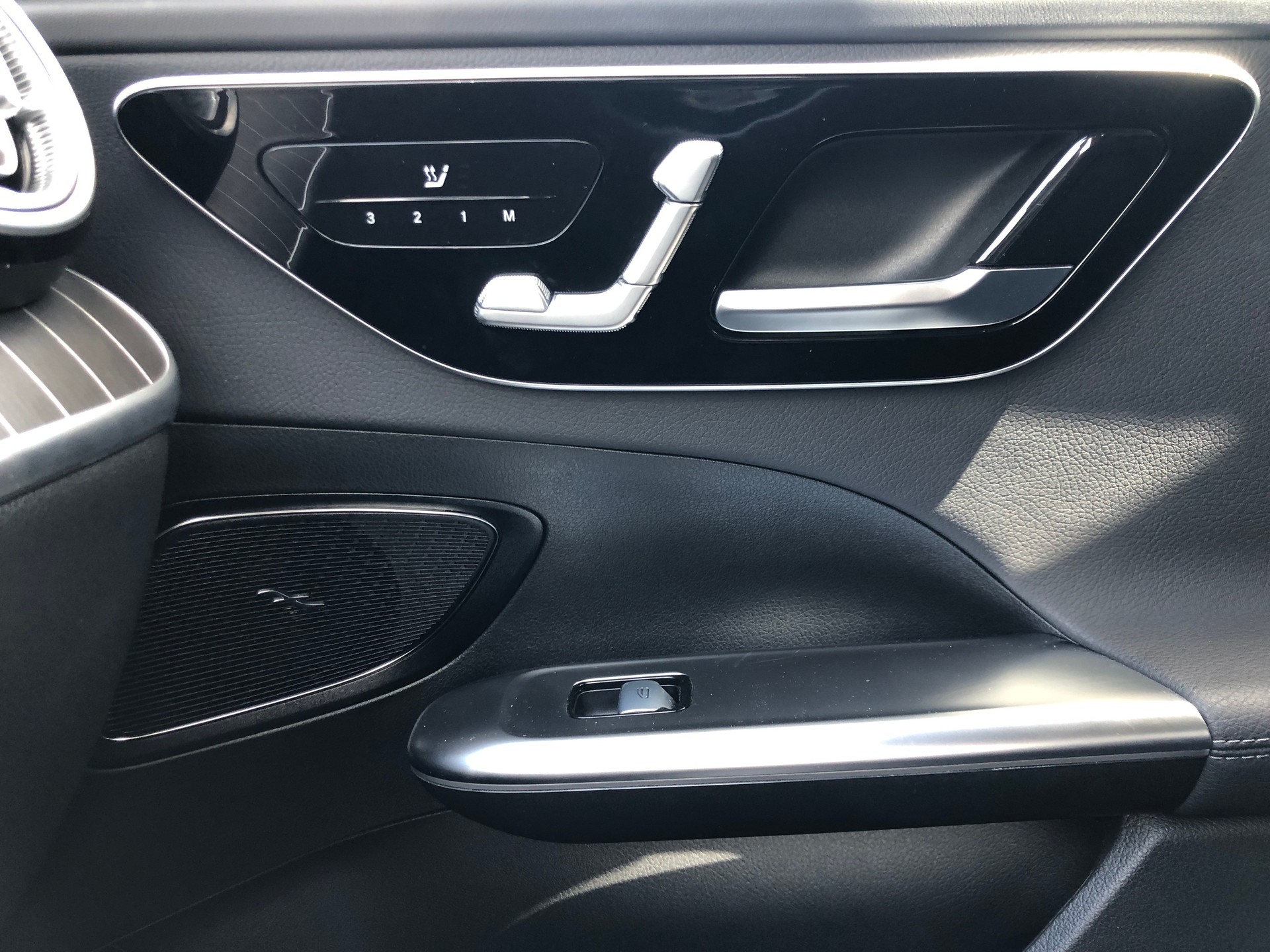 MERCEDES-BENZ C 220 d T 4Matic AMG Line-image-17