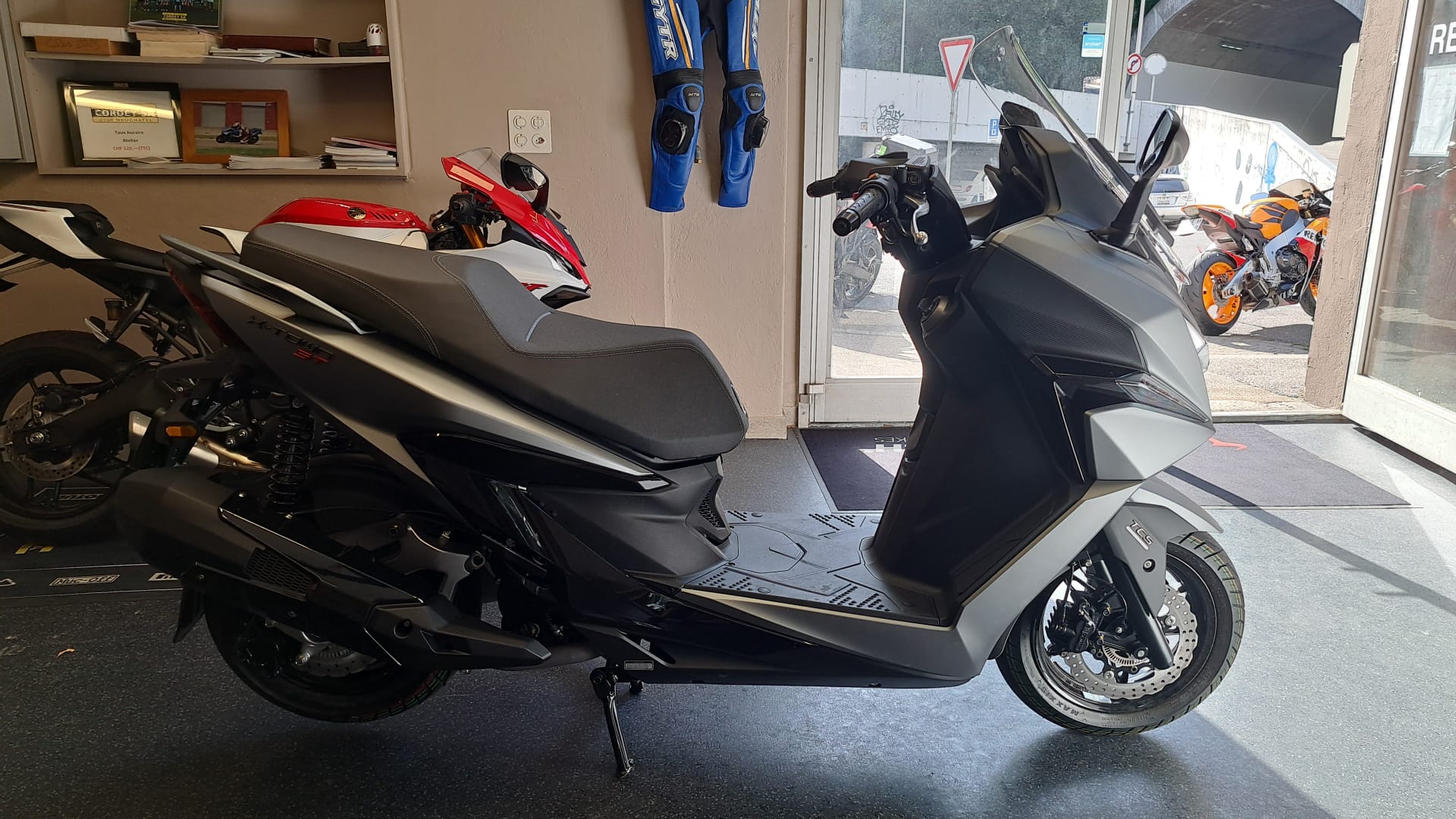 KYMCO SKY TOWN 250-image-2