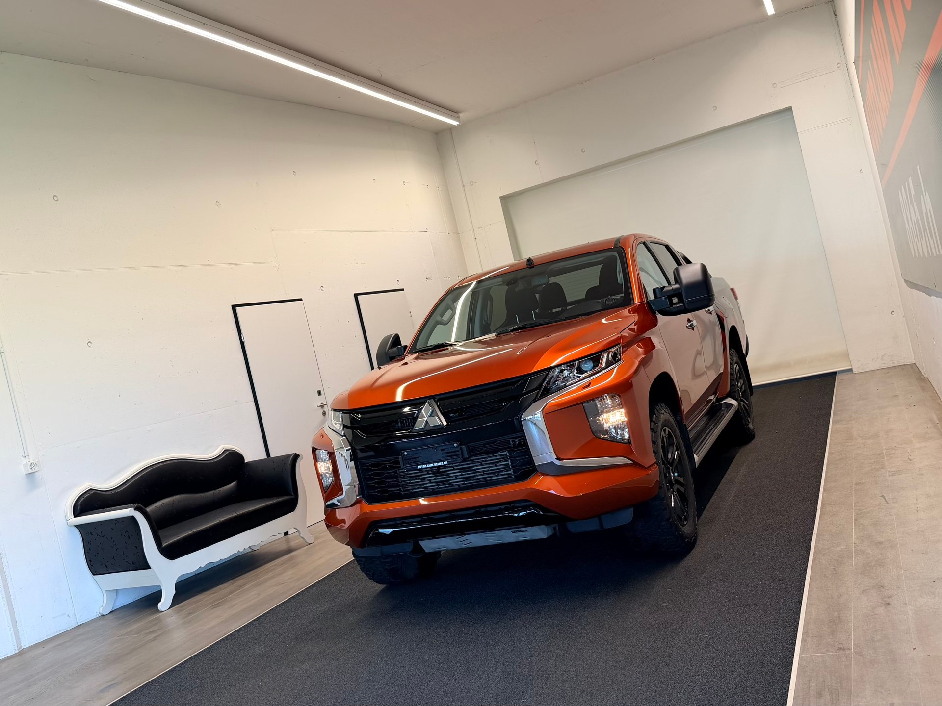 MITSUBISHI L 200 2.2 Style+ Double Cab Automat-showroom-element-2