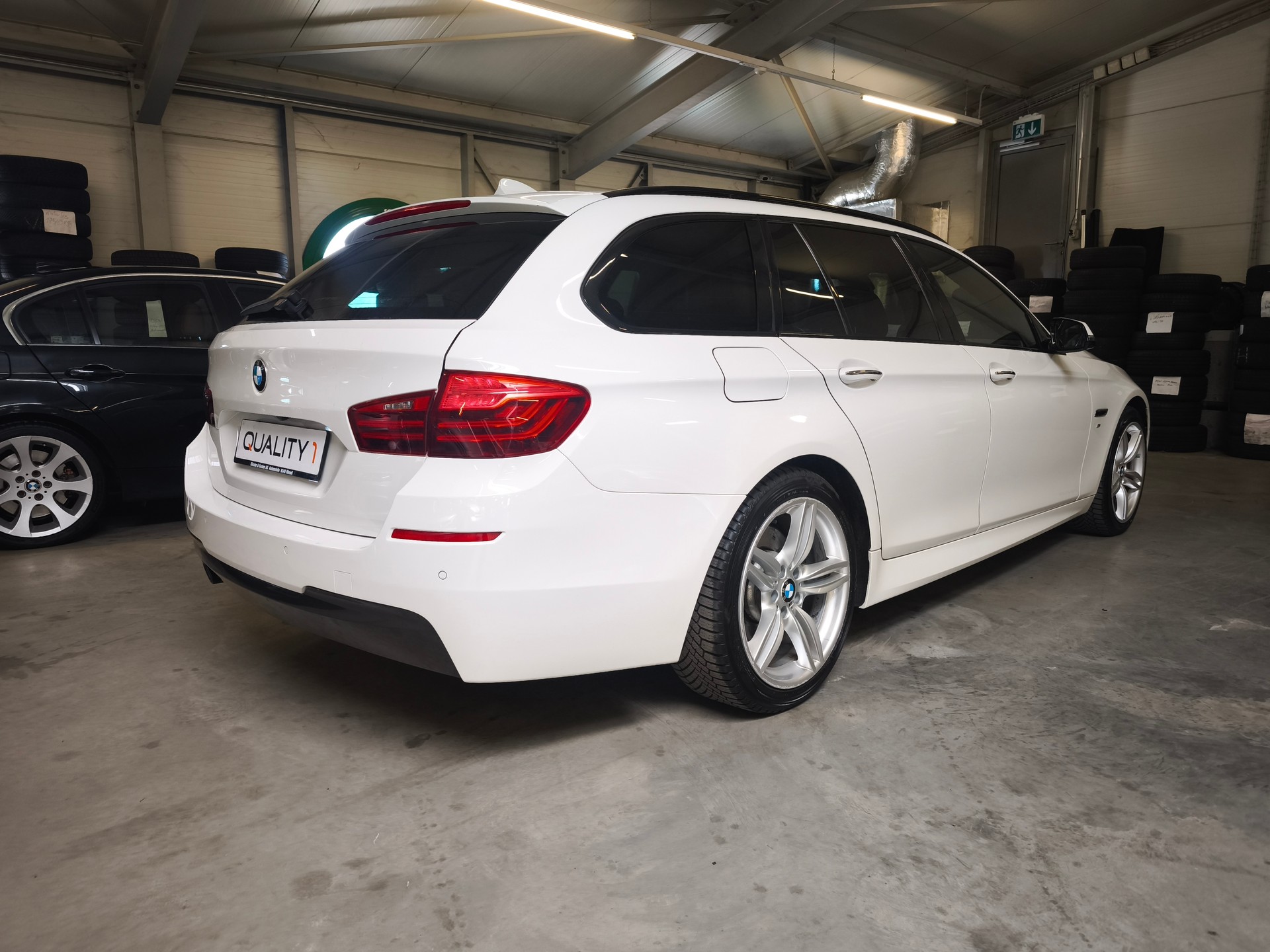 BMW 530d Touring xDrive Steptronic-image-2