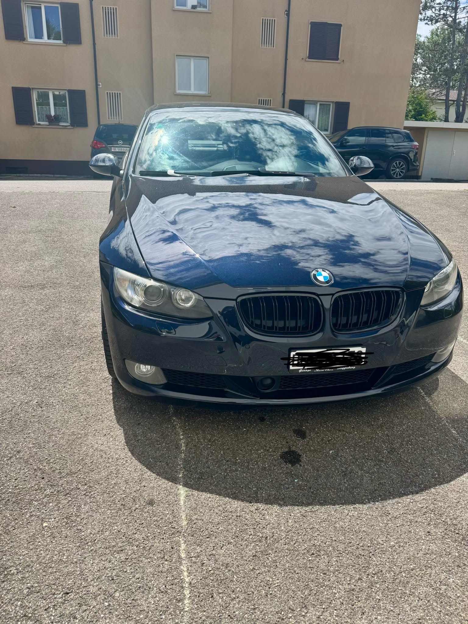 BMW 335i Cabriolet-showroom-element-2